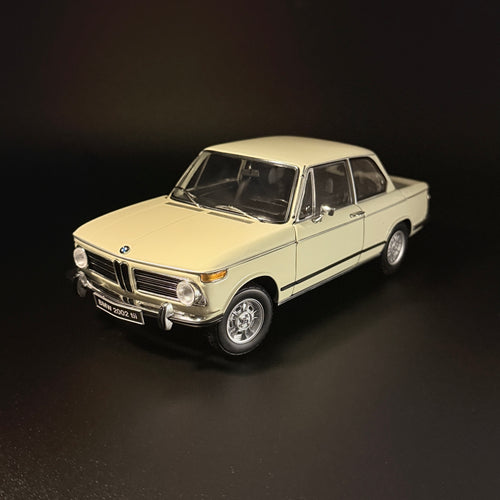 BMW 2002tii 1972 – Cream 1:18 Scale by KYOSHO – KYOSHO