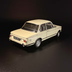 BMW 2002tii 1972 – Creme Maßstab 1:18 von KYOSHO