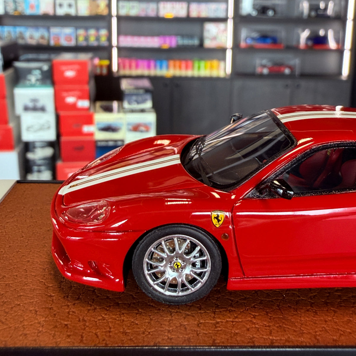 Ferrari 360 Challenge Stradale Rosso Corsa s talianskym pruhom 1:43 BBR, limitovaná edícia 189 kusov
