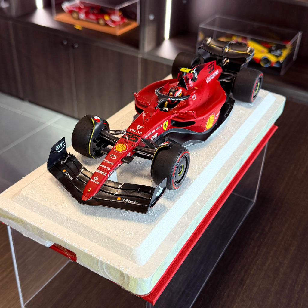 Ferrari F1-75 Grand Prix de Bahreïn 2022 Carlos Sainz 2e place échelle 1:18 Poliform par BBR Models