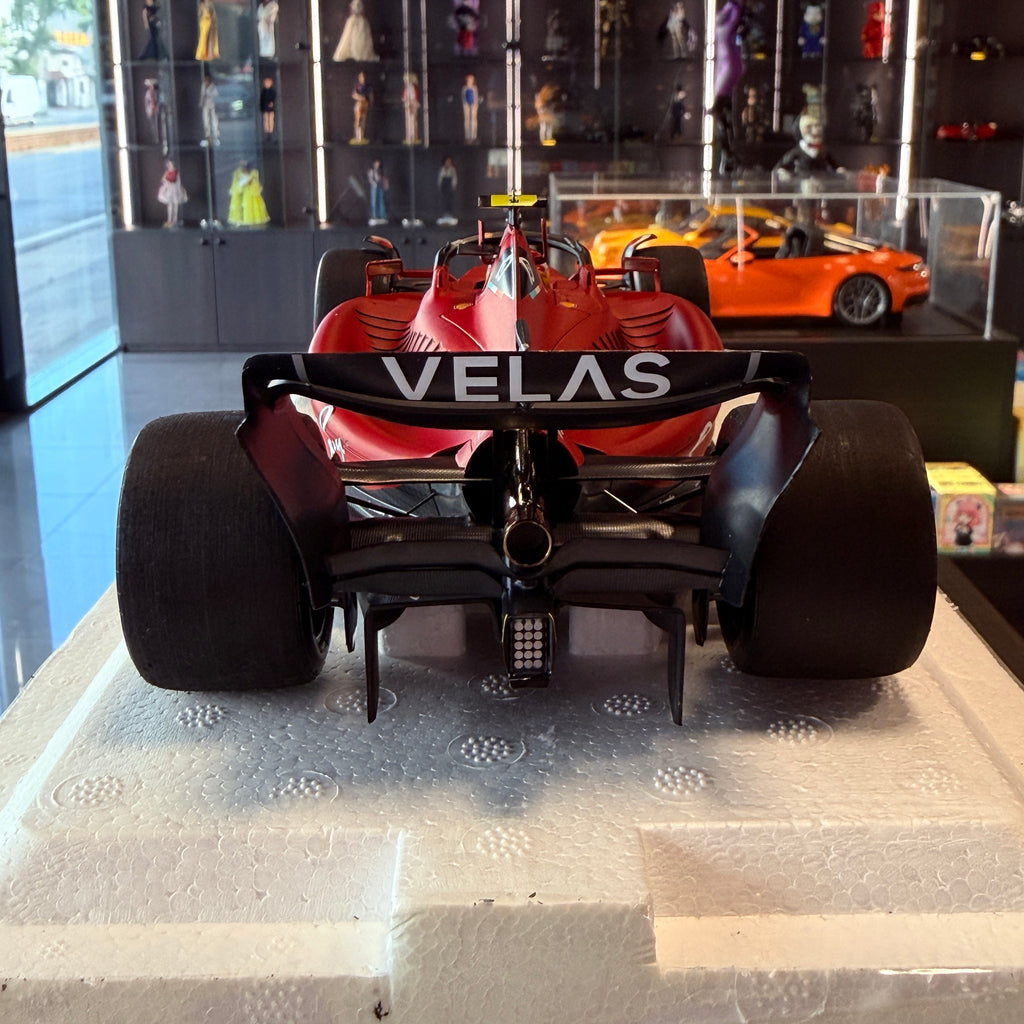 Ferrari F1-75 Grand Prix de Bahreïn 2022 Carlos Sainz 2e place échelle 1:18 Poliform par BBR Models