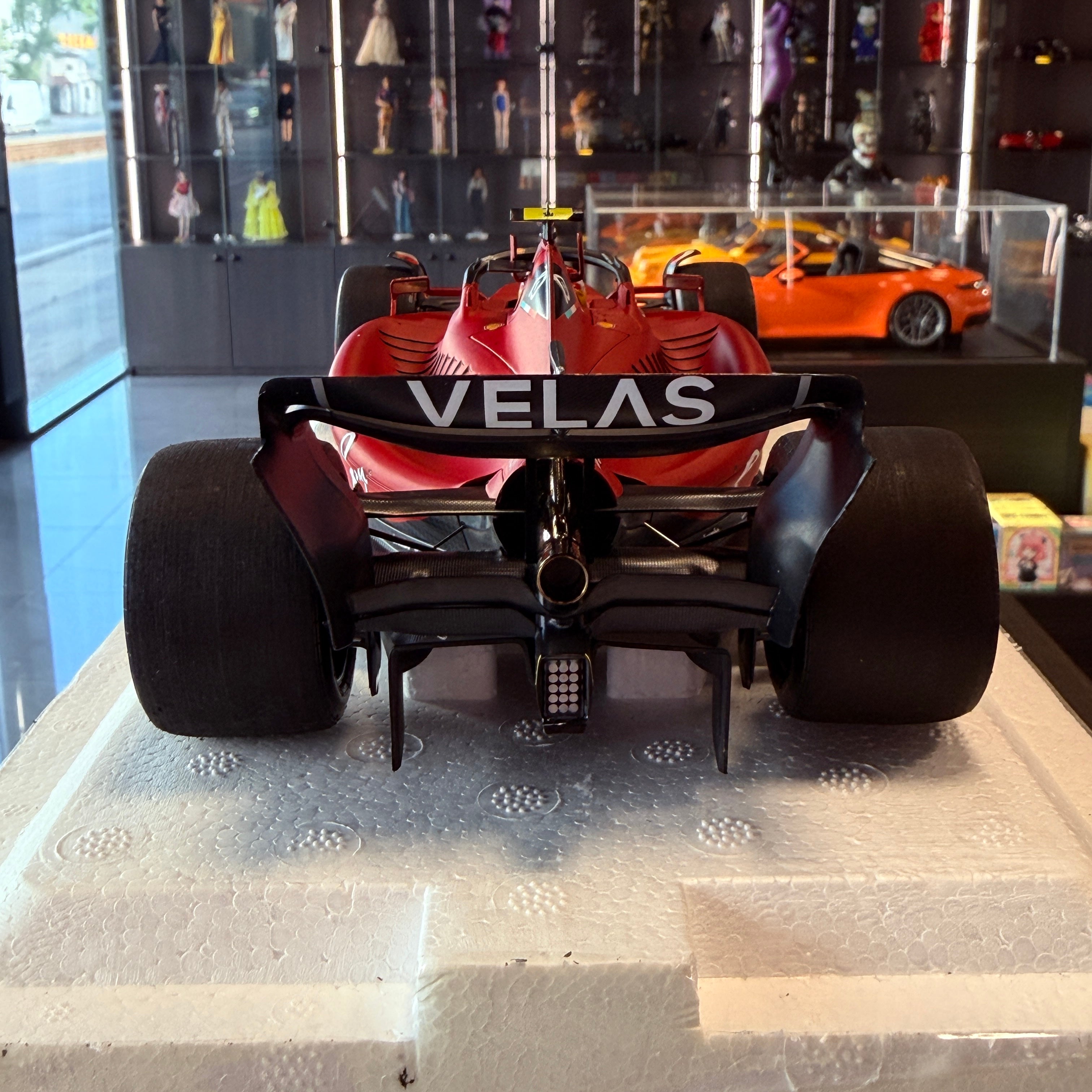 Ferrari F1-75 Grand Prix de Bahreïn 2022 Carlos Sainz 2e place échelle 1:18 Poliform par BBR Models
