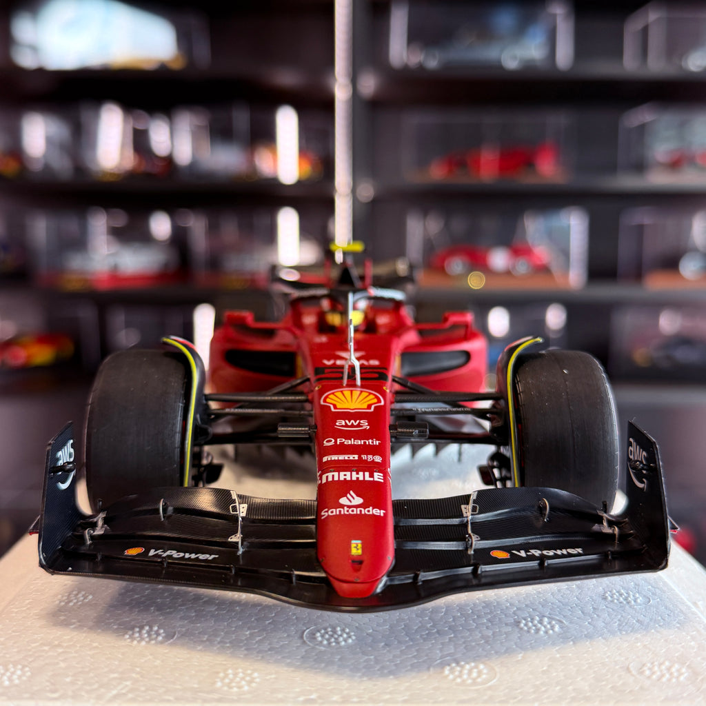 Ferrari F1-75 Grand Prix de Bahreïn 2022 Carlos Sainz 2e place échelle 1:18 Poliform par BBR Models