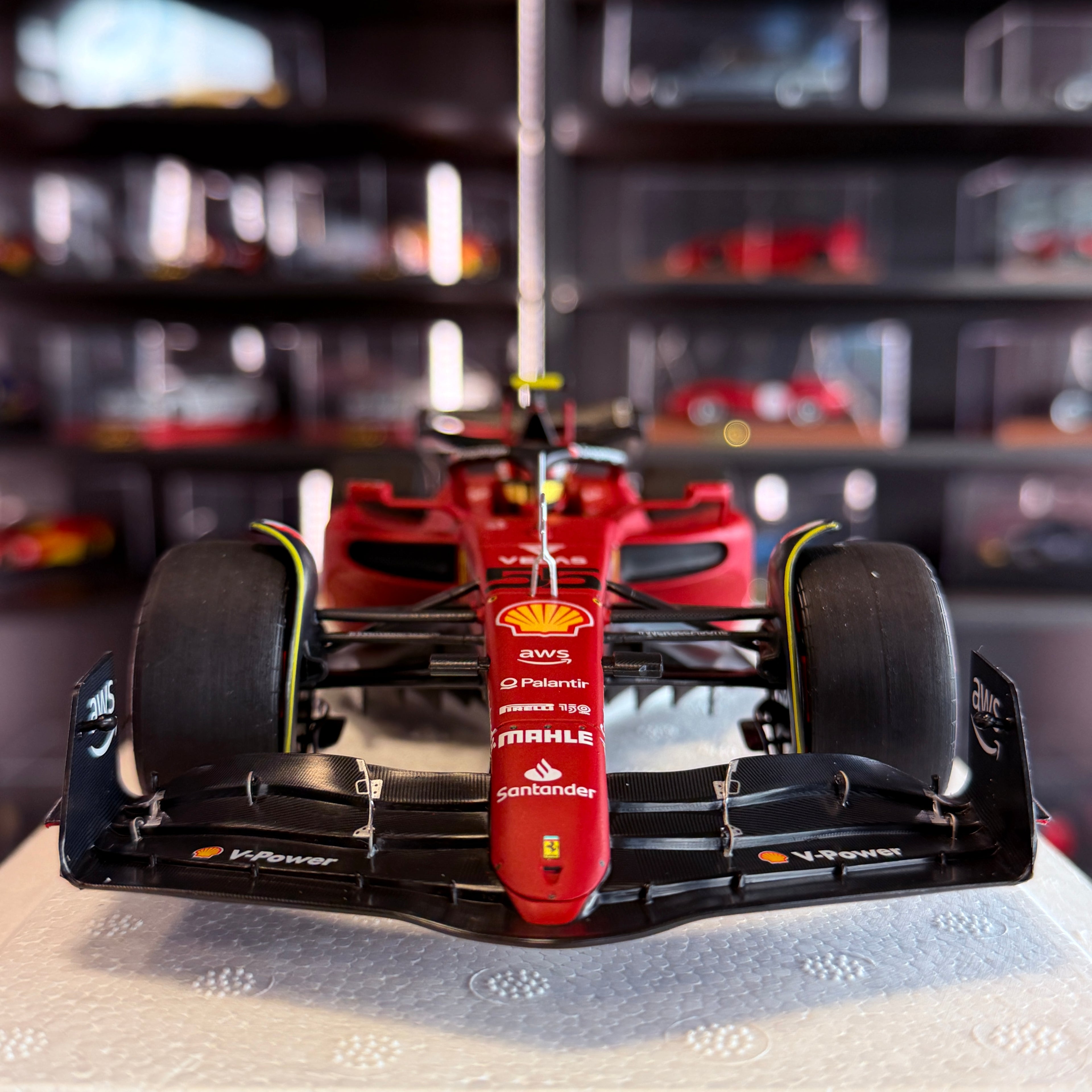 Ferrari F1-75 Grand Prix de Bahreïn 2022 Carlos Sainz 2e place échelle 1:18 Poliform par BBR Models