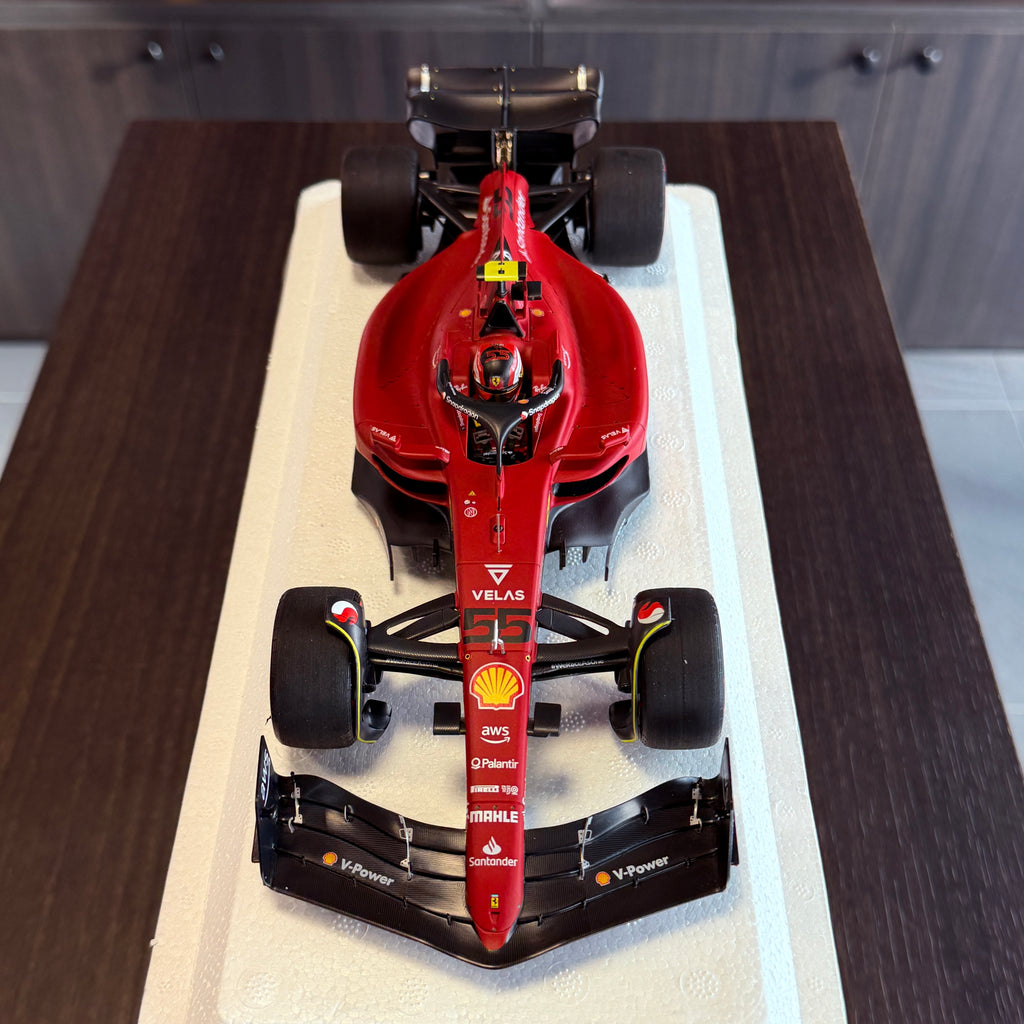 Ferrari F1-75 Grand Prix de Bahreïn 2022 Carlos Sainz 2e place échelle 1:18 Poliform par BBR Models