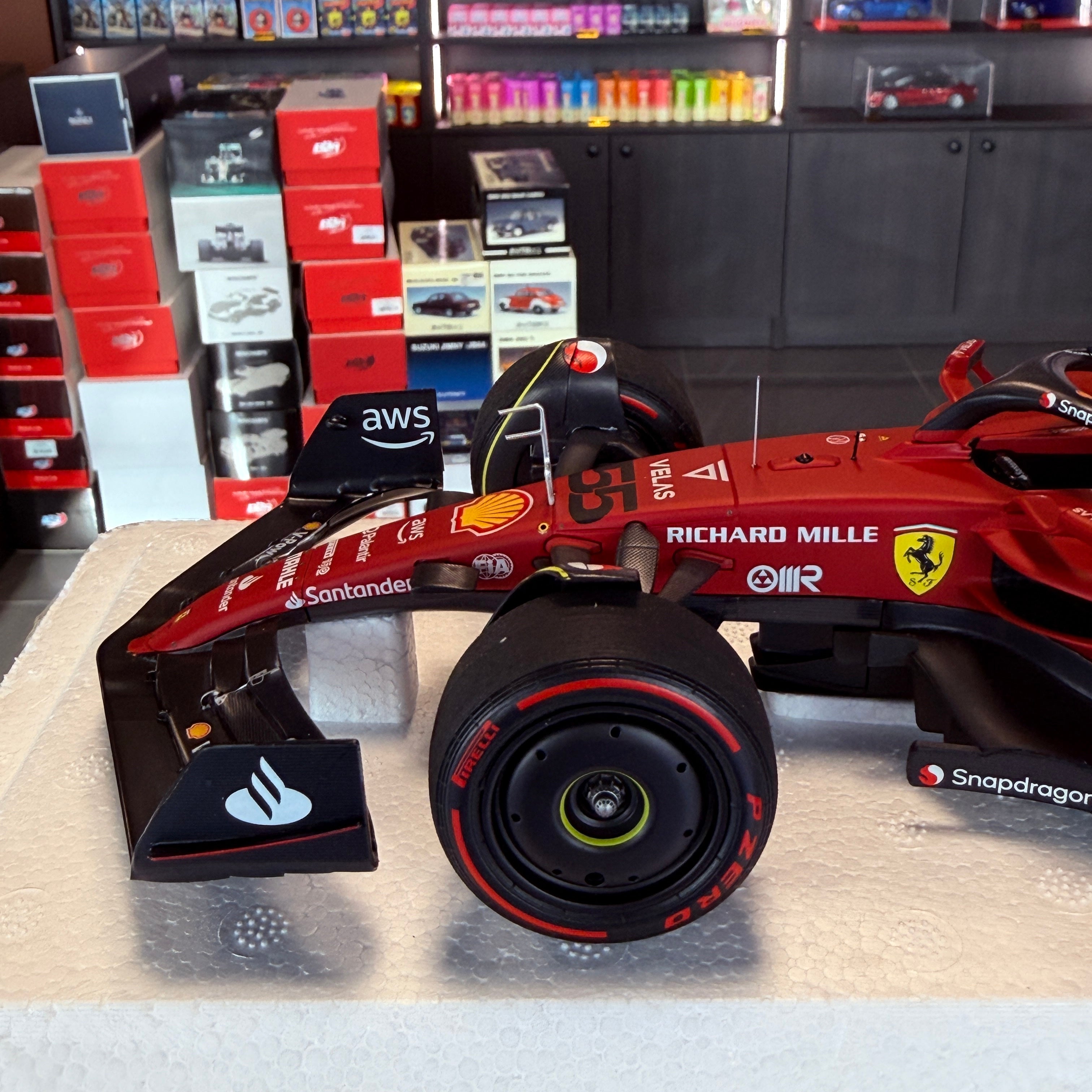 Ferrari F1-75 Grand Prix de Bahreïn 2022 Carlos Sainz 2e place échelle 1:18 Poliform par BBR Models