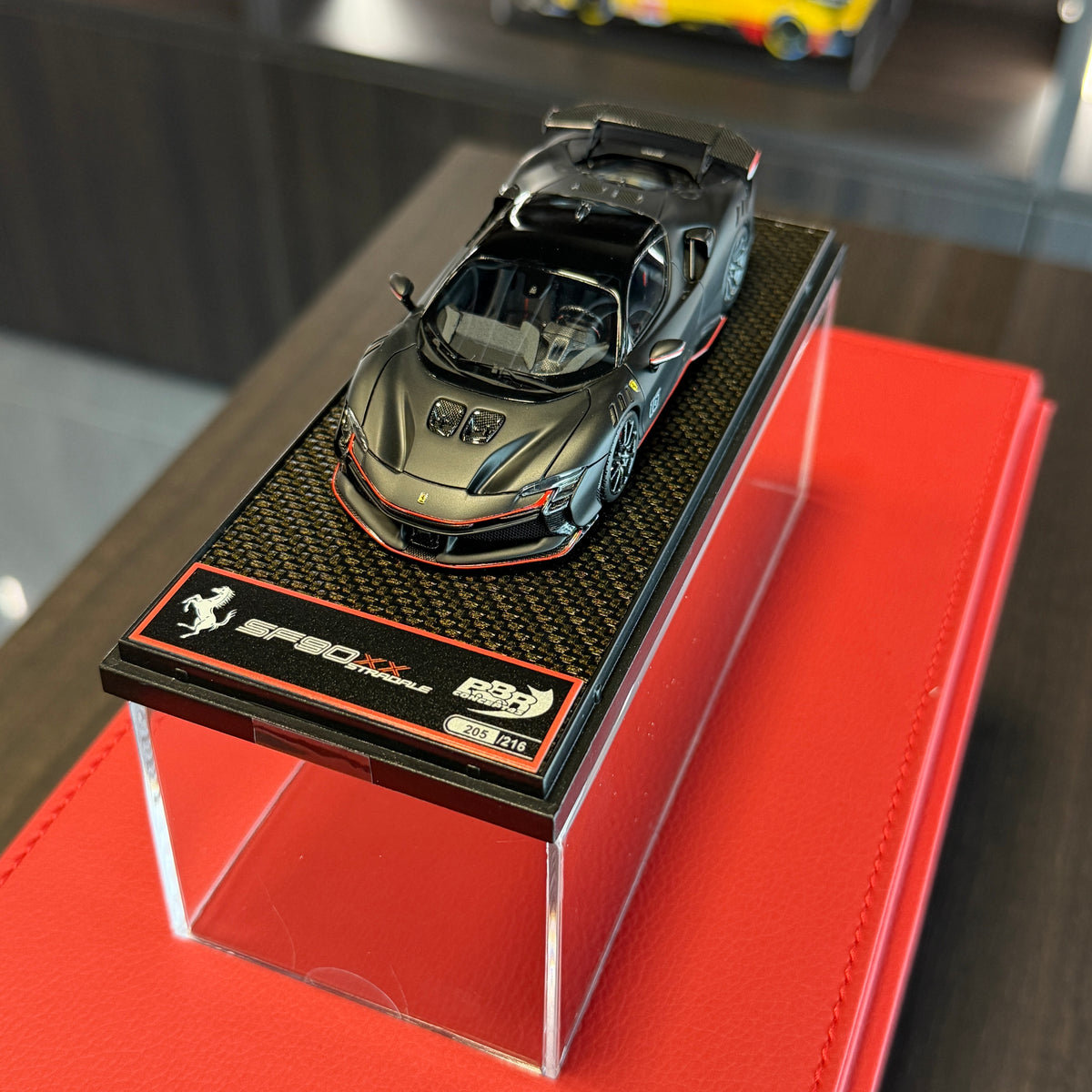 Ferrari SF90 XX Stradale #16 Charles Leclerc – Edición Limitada Negro Mate Escala 1:43 con Vitrina de BBR Models