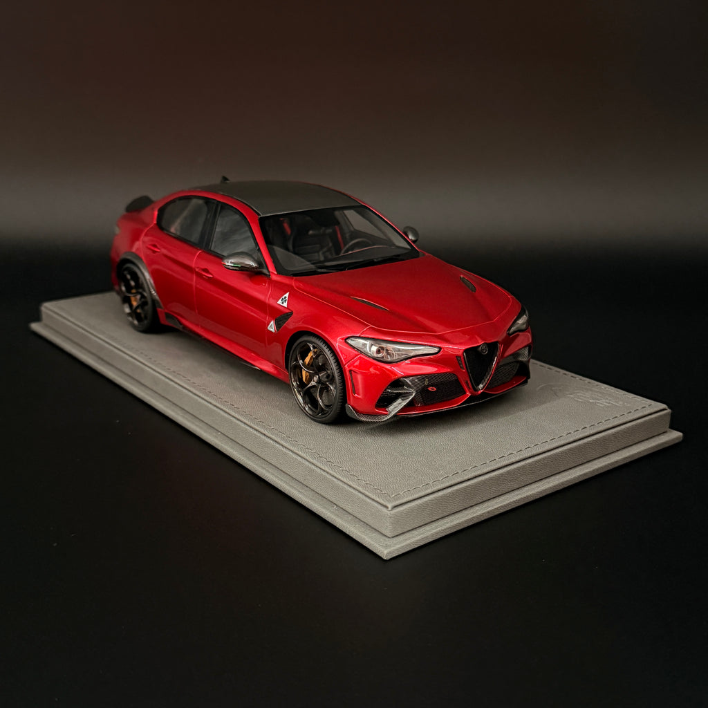 BBR 1/18 Alfa Romeo Giulia GTA Modellauto - Rosso GTA Bremsen Gold