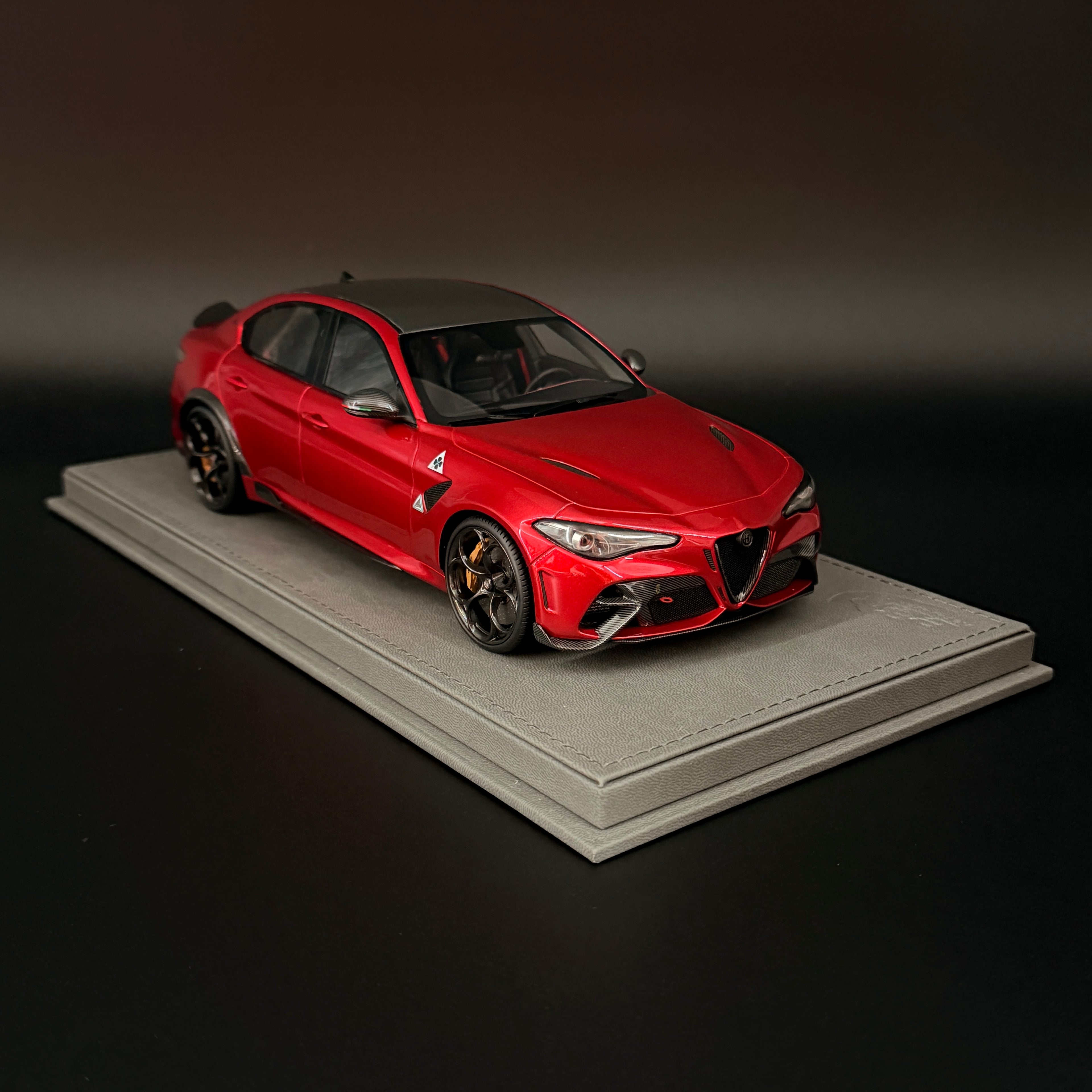 BBR 1/18 Alfa Romeo Giulia GTA Modellauto - Rosso GTA Bremsen Gold