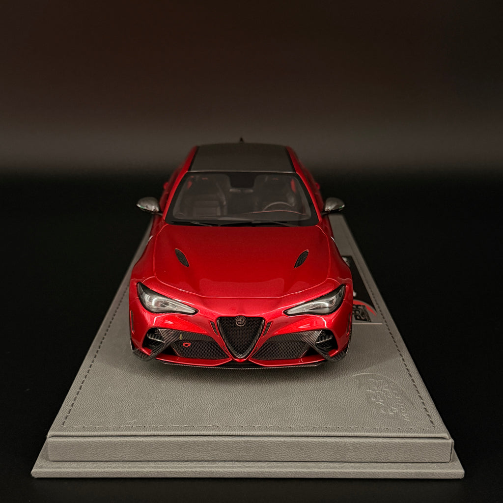 BBR 1/18 Alfa Romeo Giulia GTA Modellauto - Rosso GTA Bremsen Gold
