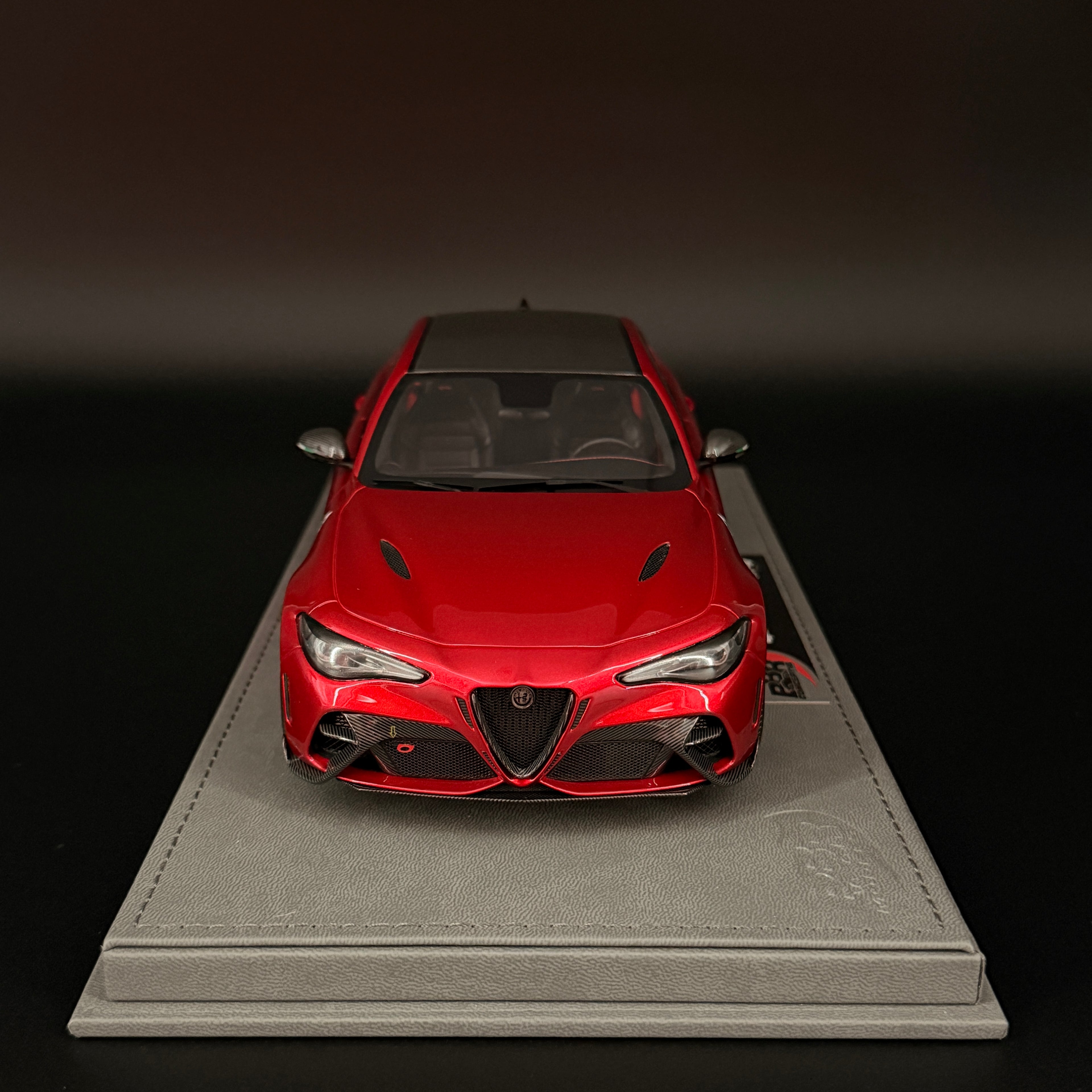 BBR 1/18 Alfa Romeo Giulia GTA Modellauto - Rosso GTA Bremsen Gold