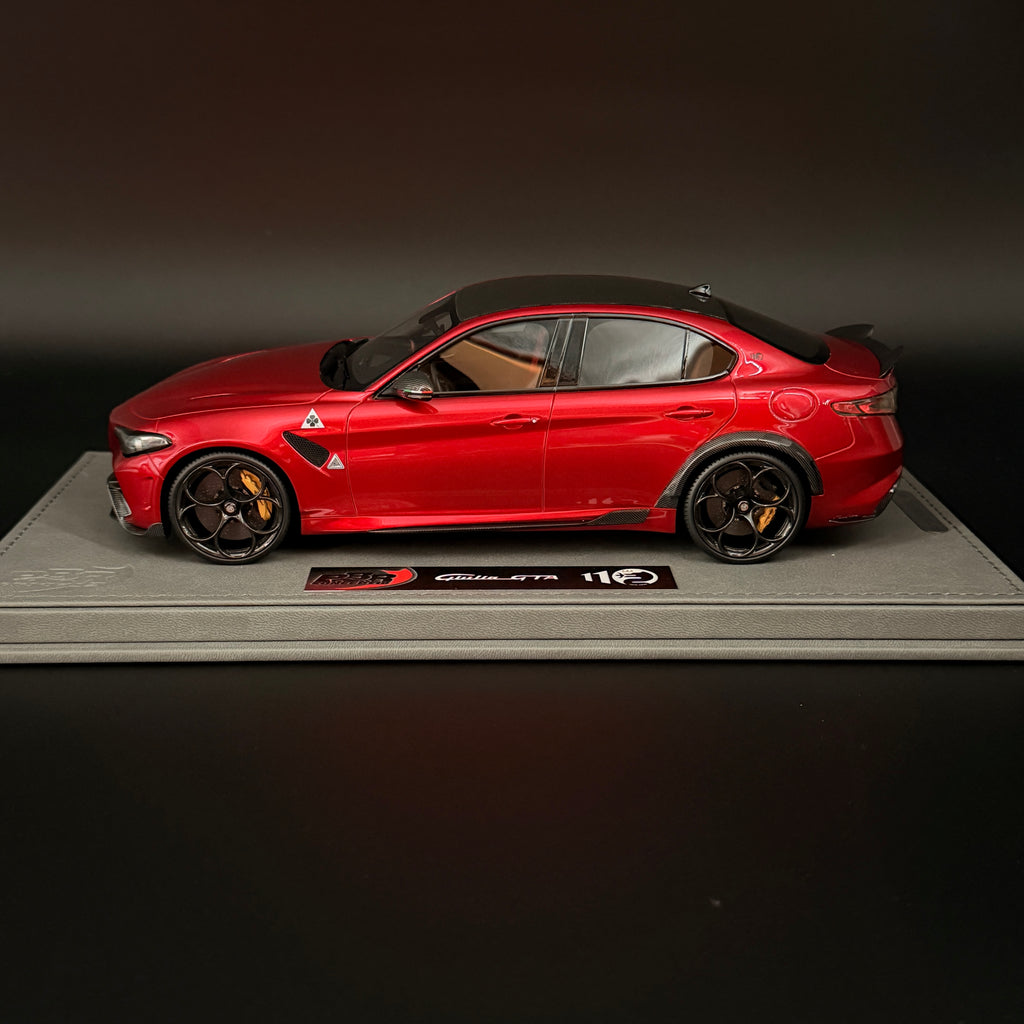 BBR 1/18 Alfa Romeo Giulia GTA Modellauto - Rosso GTA Bremsen Gold