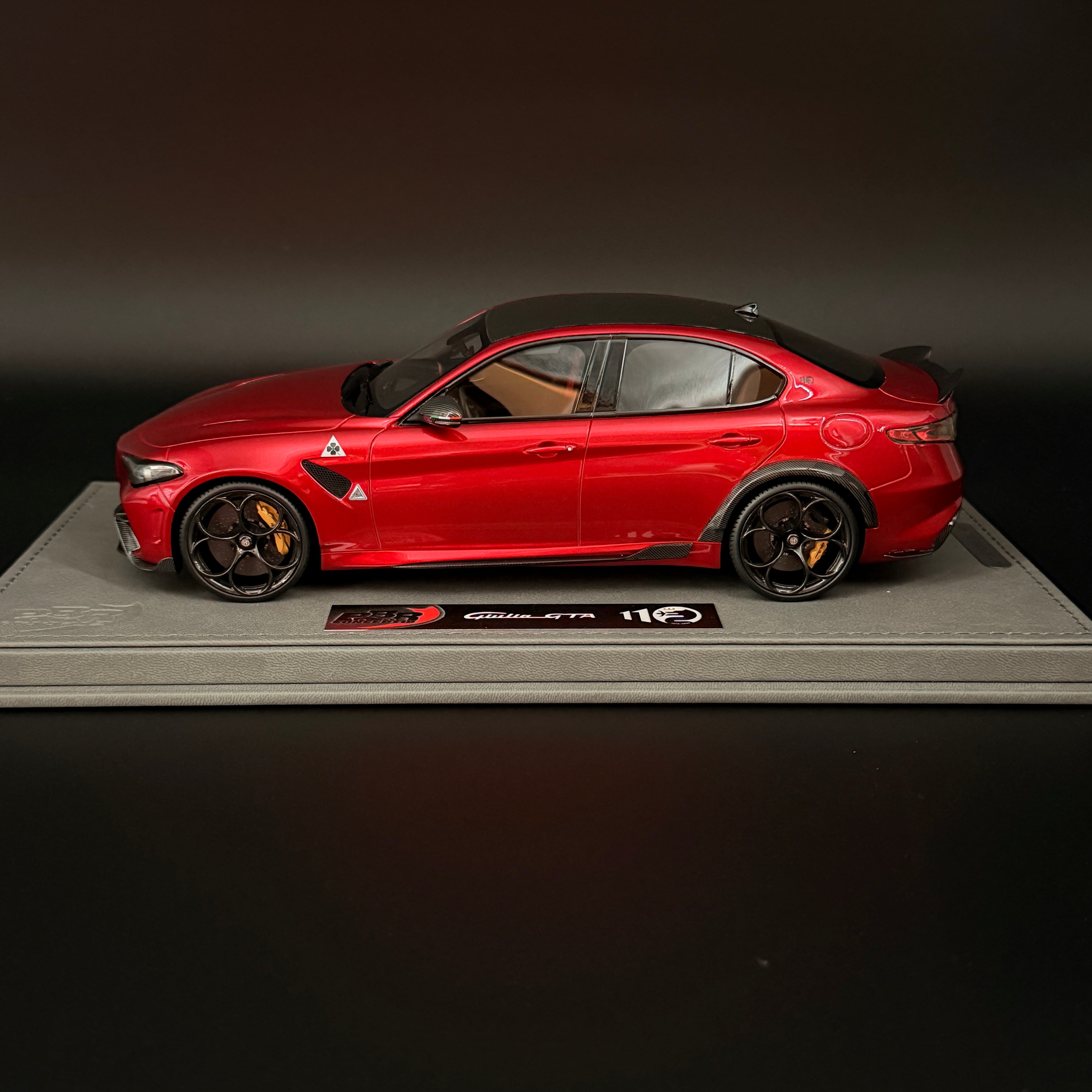 BBR 1/18 Alfa Romeo Giulia GTA Modellauto - Rosso GTA Bremsen Gold