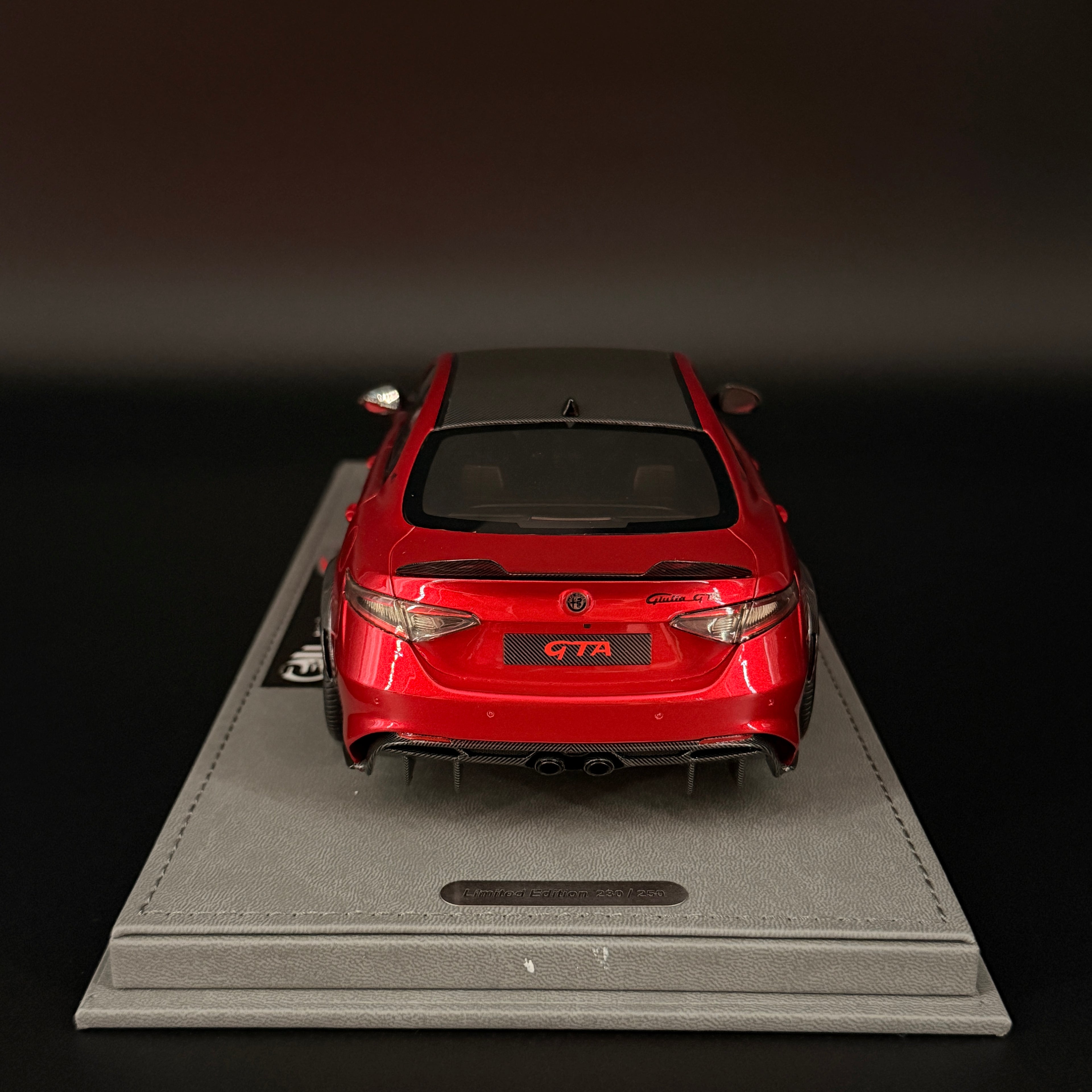 BBR 1/18 Alfa Romeo Giulia GTA Modellauto - Rosso GTA Bremsen Gold