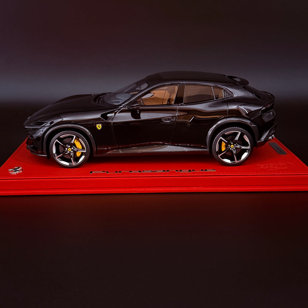 Ferrari Purosangue Techo Panorámico Nero Purosangue – Escala 1:18 con Vitrina (Edición Limitada 24/24 pzs) de BBR Models