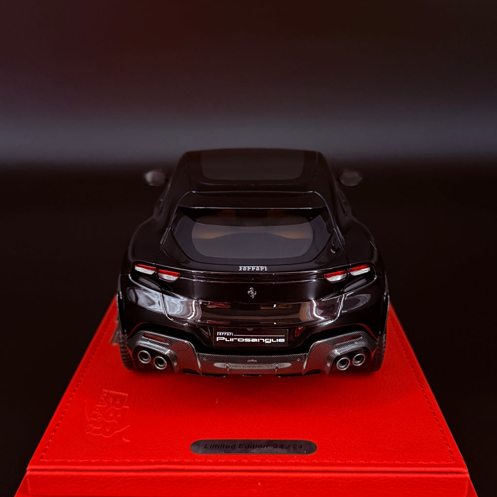 Ferrari Purosangue Techo Panorámico Nero Purosangue – Escala 1:18 con Vitrina (Edición Limitada 24/24 pzs) de BBR Models