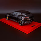 Ferrari Purosangue Techo Panorámico Nero Purosangue – Escala 1:18 con Vitrina (Edición Limitada 24/24 pzs) de BBR Models