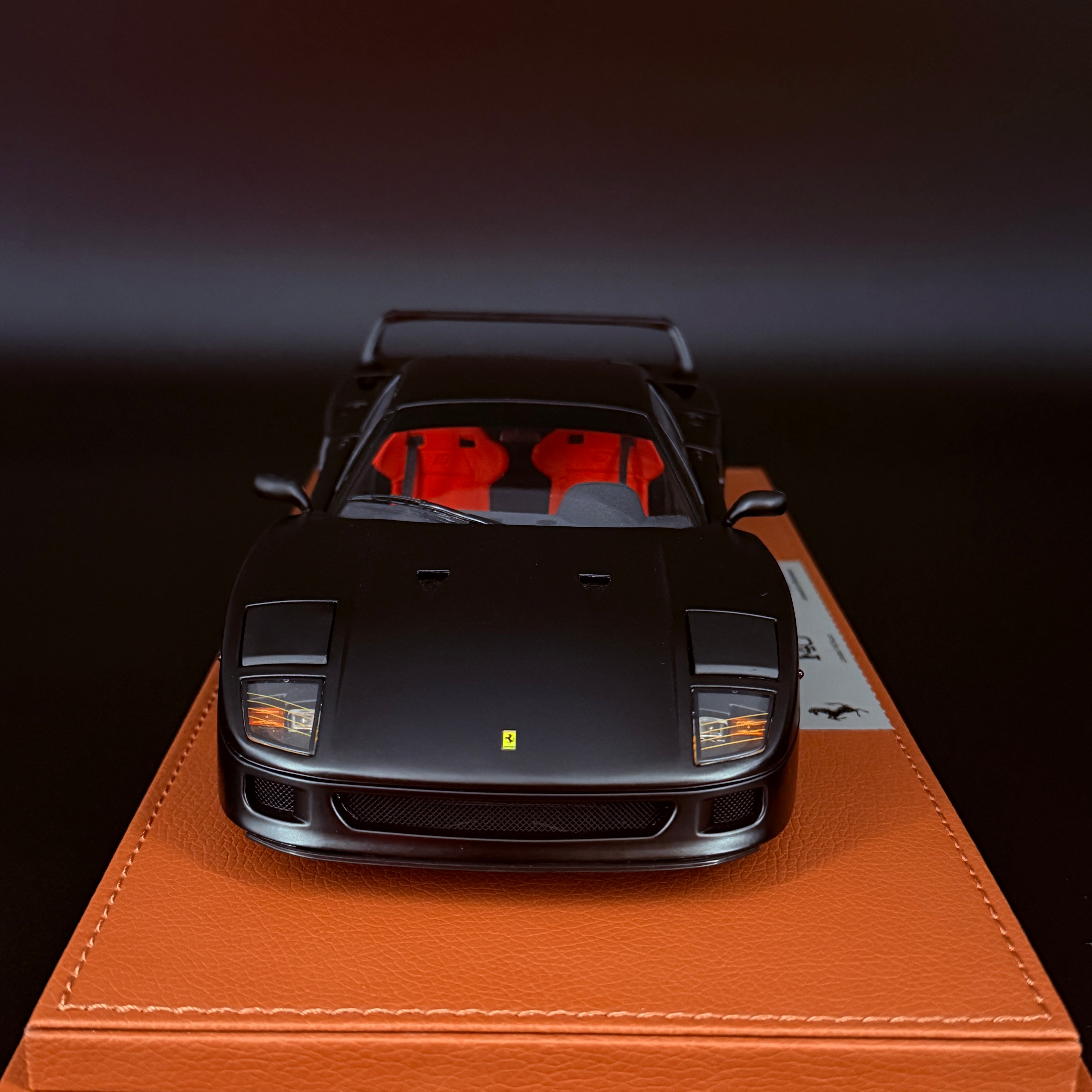 Ferrari F40 Mattschwarz Rote Sitze Schneereifen 1/18 BBR BBRKS008 Ed. 54Stk.