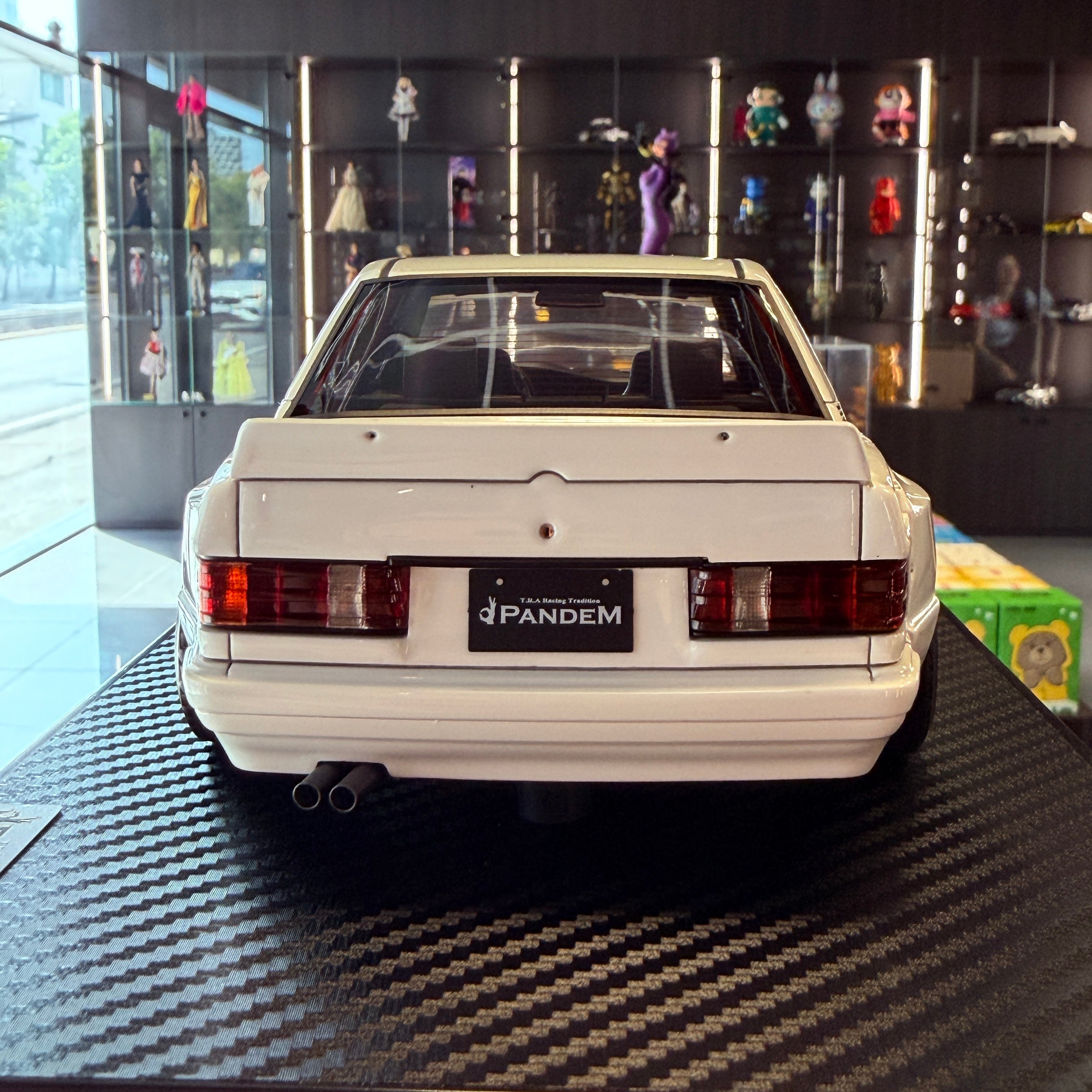Mercedes-Benz 190 PANDEM White 1:18 by Ignition Model – front detail