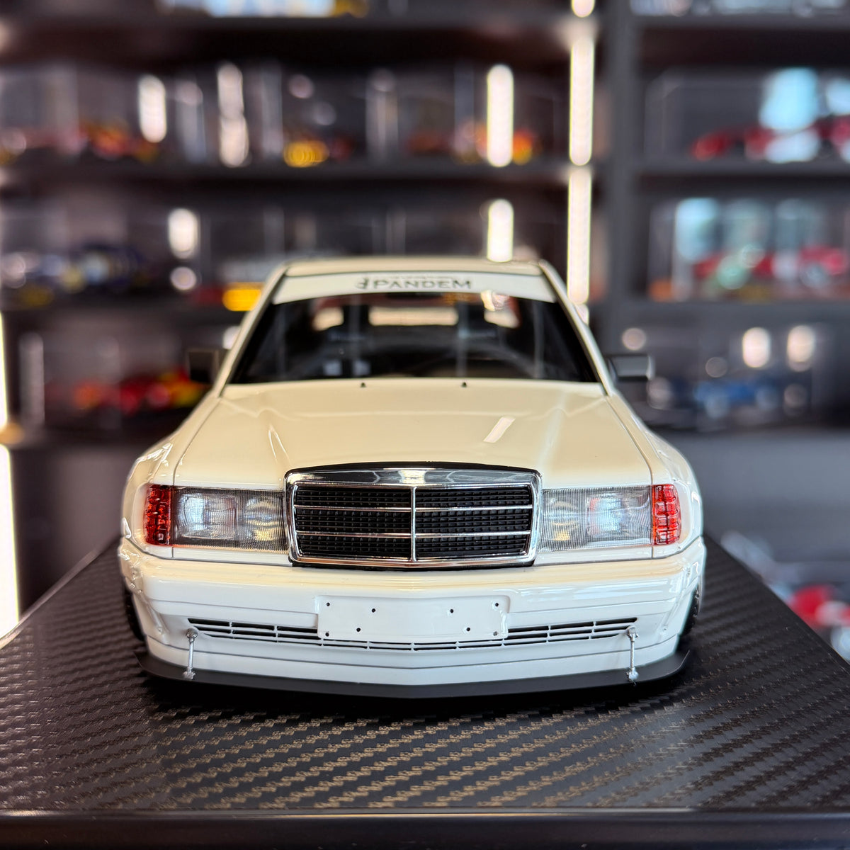 Mercedes-Benz 190 PANDEM White 1:18 by Ignition Model – interior detail