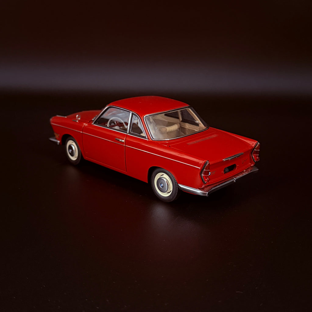BMW 700 Sport Coupé – Spanisch Rot 1:18 Maßstab von AUTOart Millennium