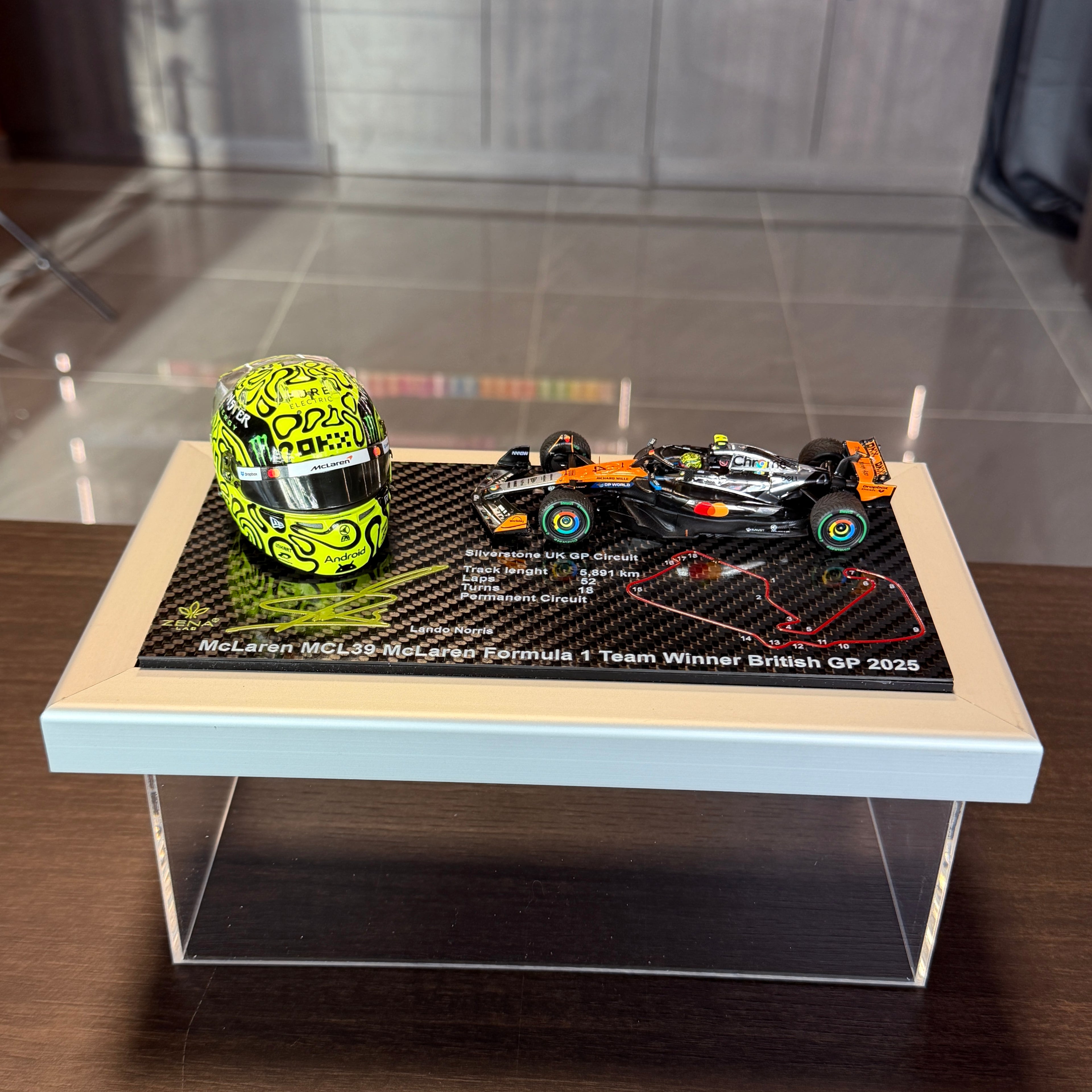 ZENA LAB McLaren MCL39 #4 Winner British GP 2025 Lando Norris 1:43 collector display – full presentation