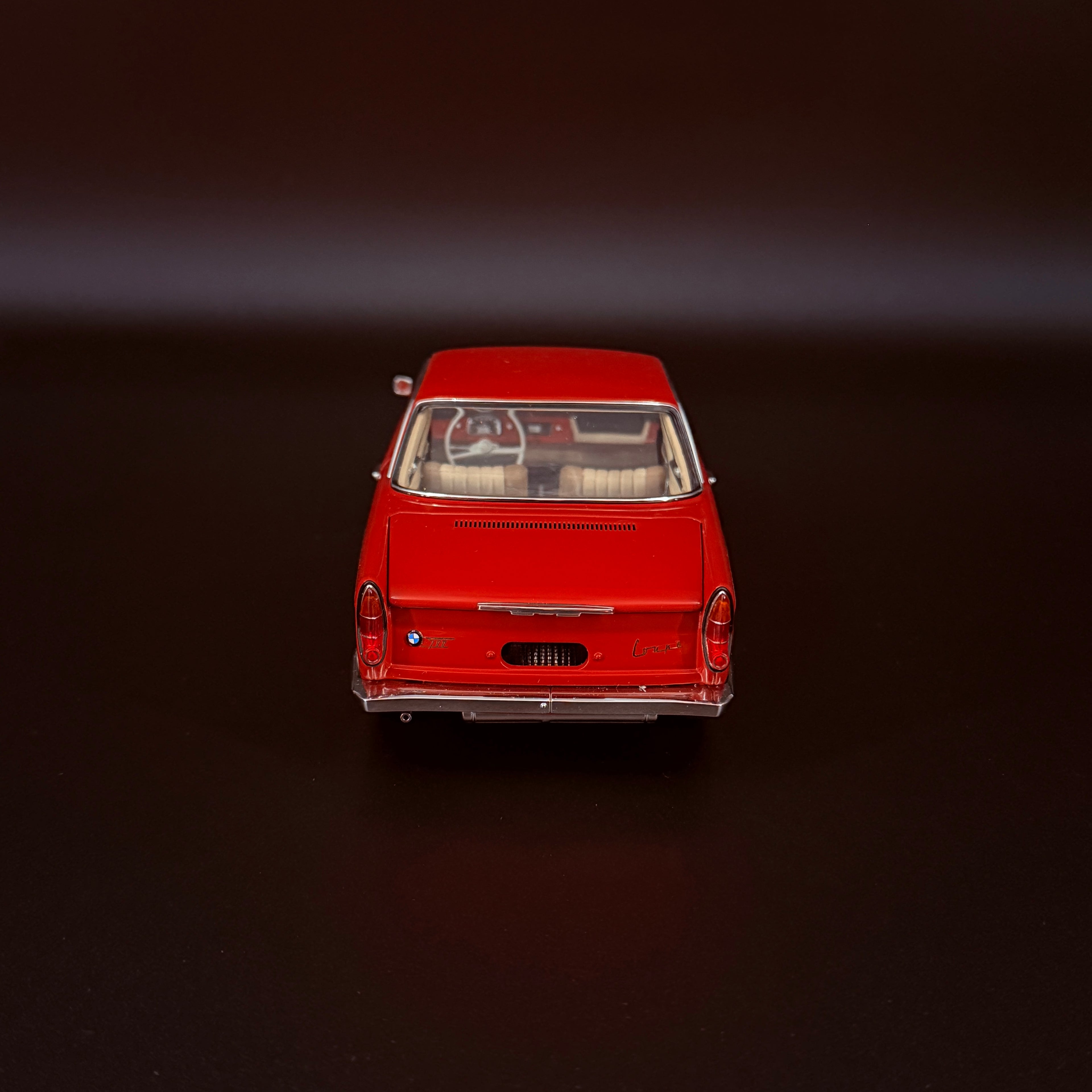 BMW 700 Sport Coupé – Spanisch Rot 1:18 Maßstab von AUTOart Millennium