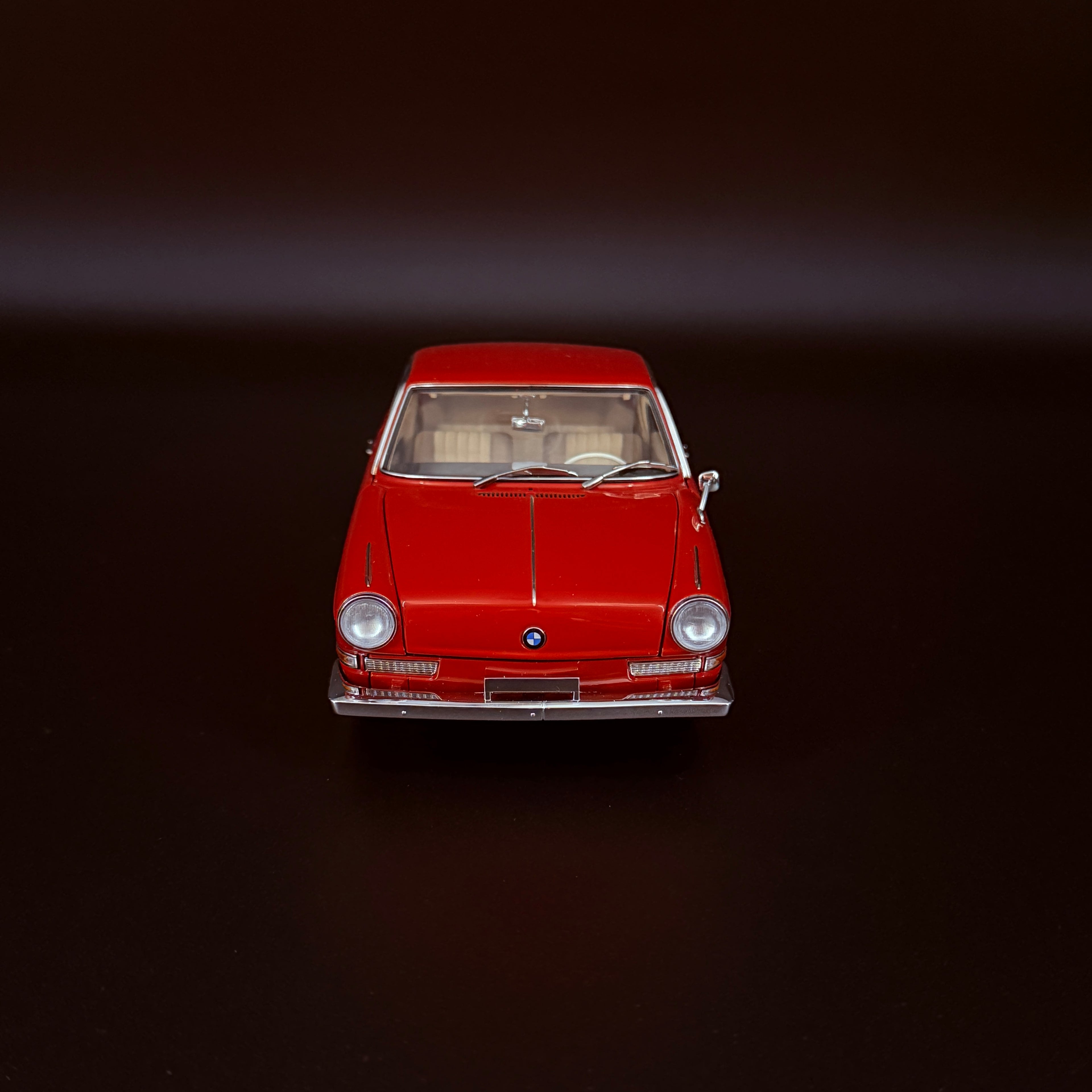 BMW 700 Sport Coupé – Spanisch Rot 1:18 Maßstab von AUTOart Millennium