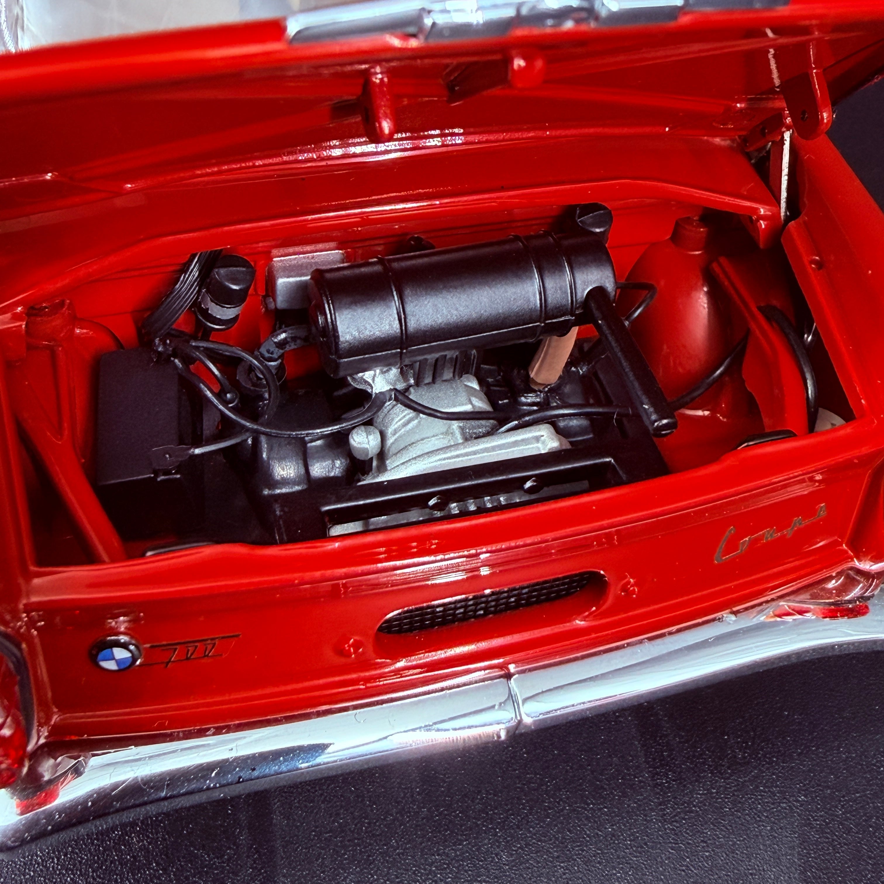 BMW 700 Sport Coupé – Spanisch Rot 1:18 Maßstab von AUTOart Millennium