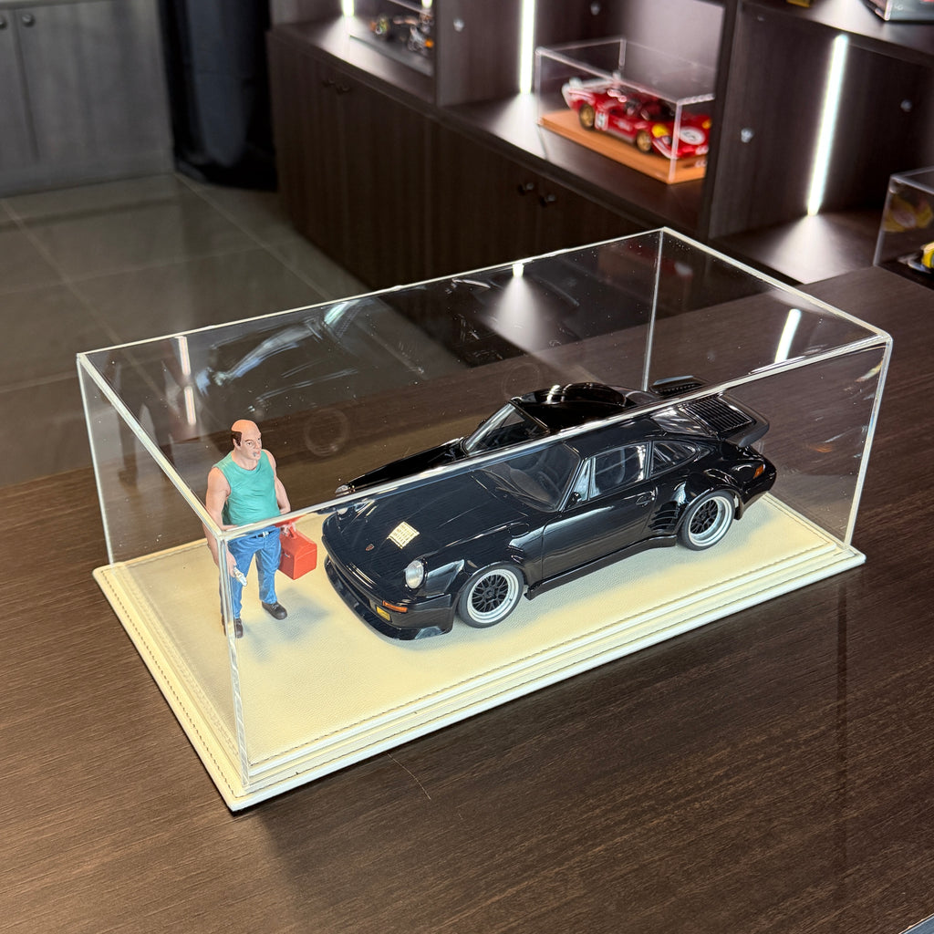 Atlantic Maranello 1:18 display case – top view of beige leather base and acrylic cover