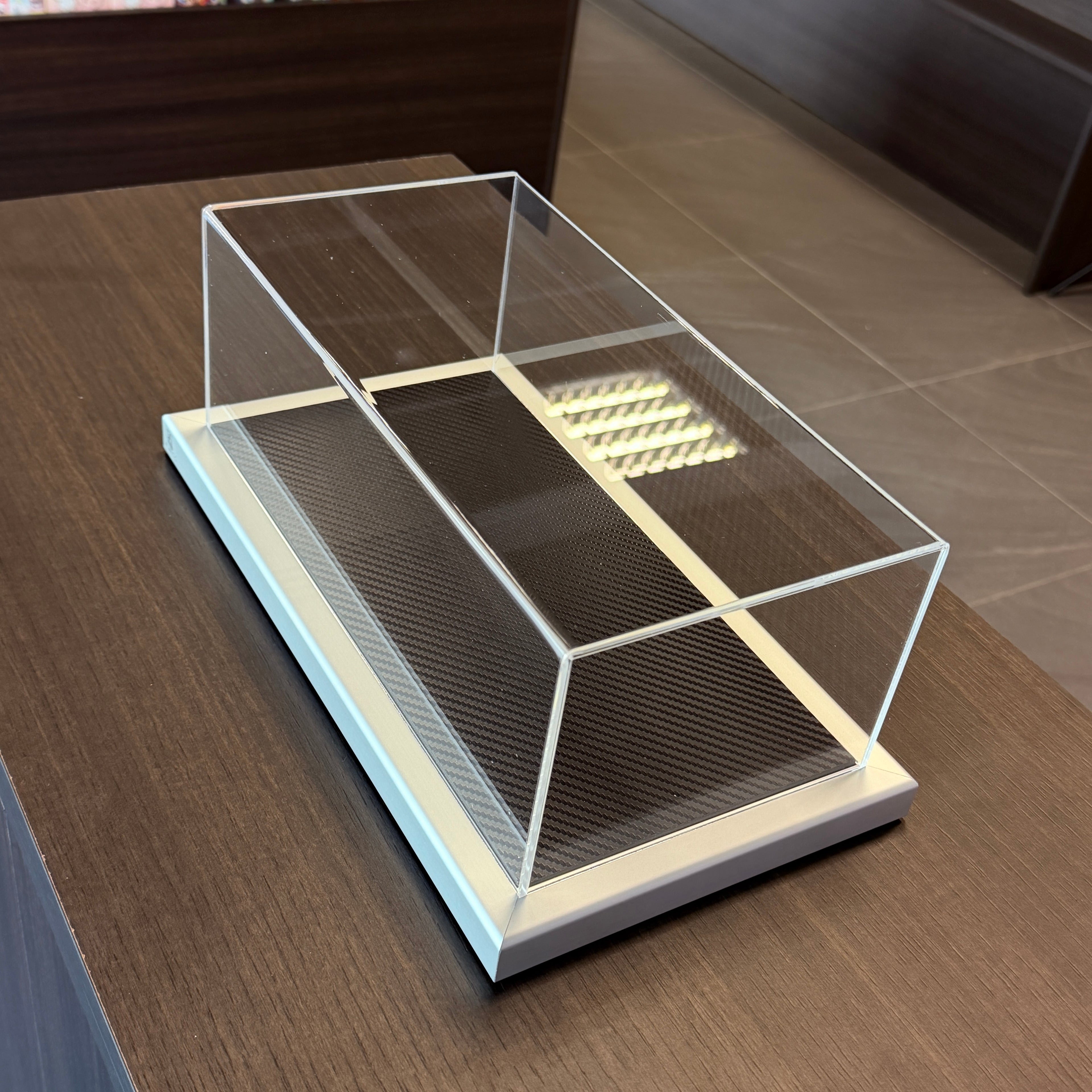 Atlantic Dieppe Carbon 1:18 display case – top three-quarter view