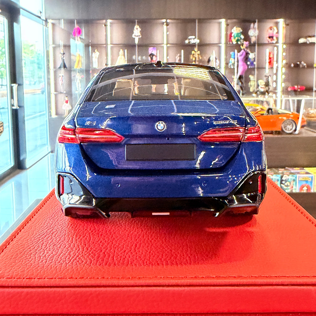 BMW i5 2023 Blue Metallic 1:18 Minichamps rear three-quarter view