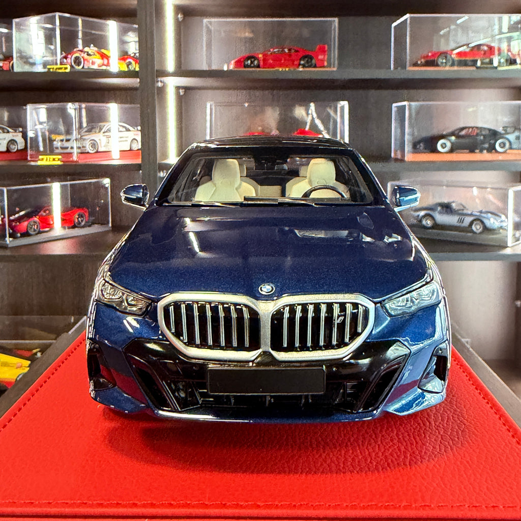 BMW i5 2023 Blue Metallic 1:18 Minichamps with open bonnet and doors