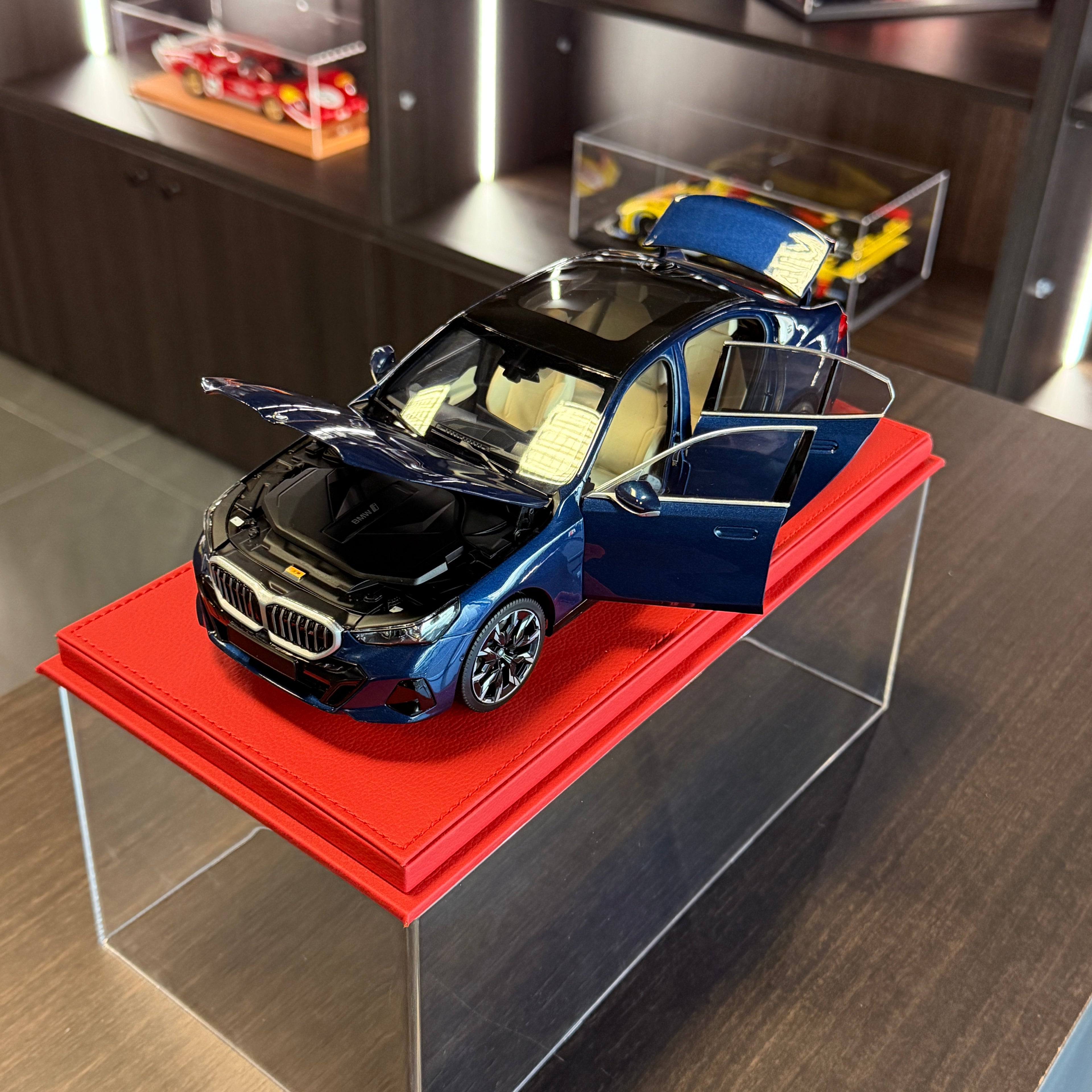BMW i5 2023 Blue Metallic 1:18 Minichamps front view