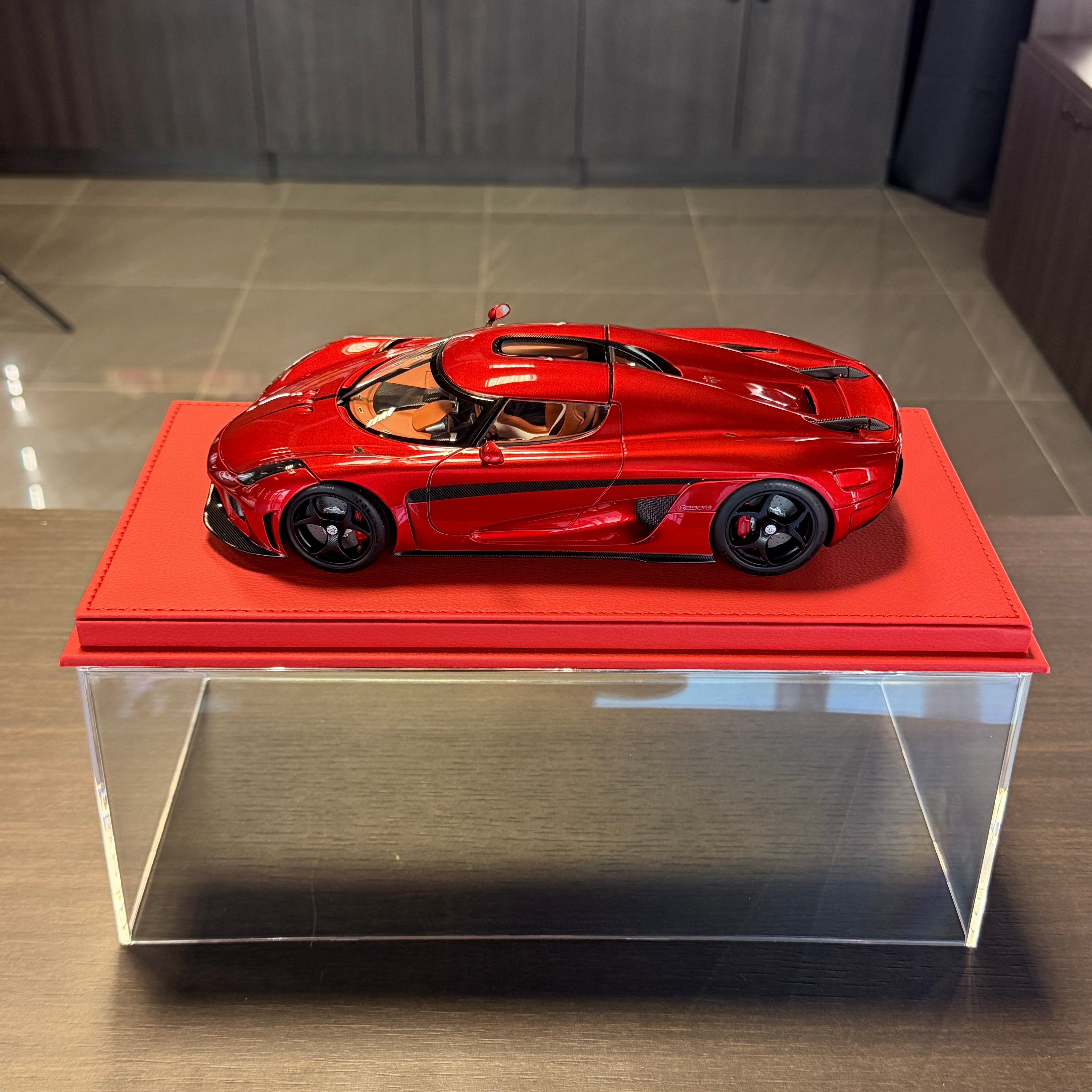 Koenigsegg Regera – Candy Red 1:18 od AUTOart