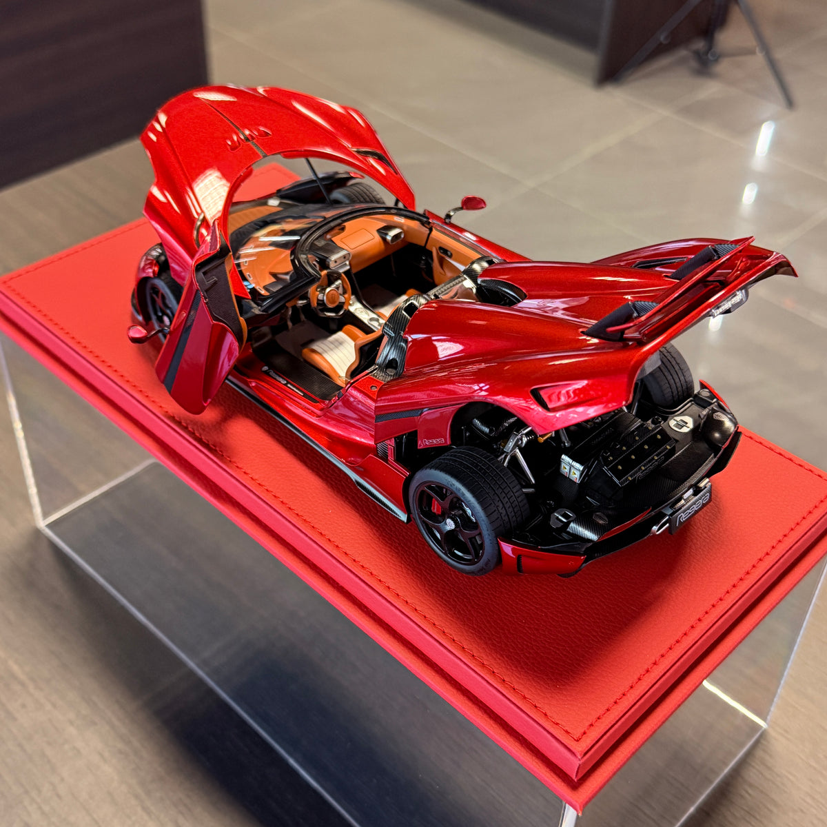 Koenigsegg Regera – Candy Red 1:18 od AUTOart