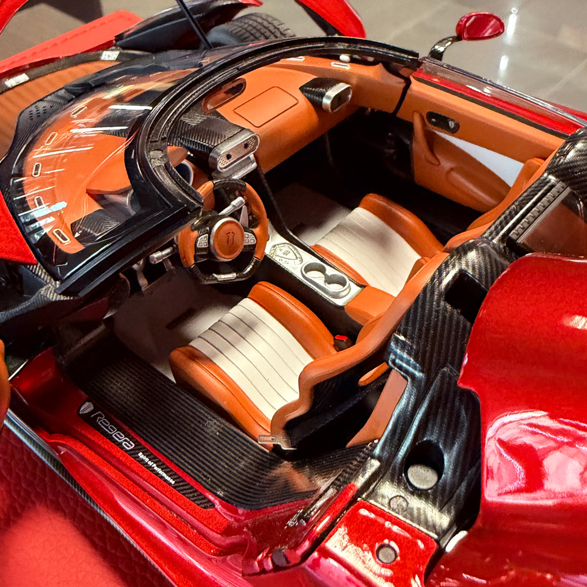 Koenigsegg Regera – Candy Red 1:18 od AUTOart