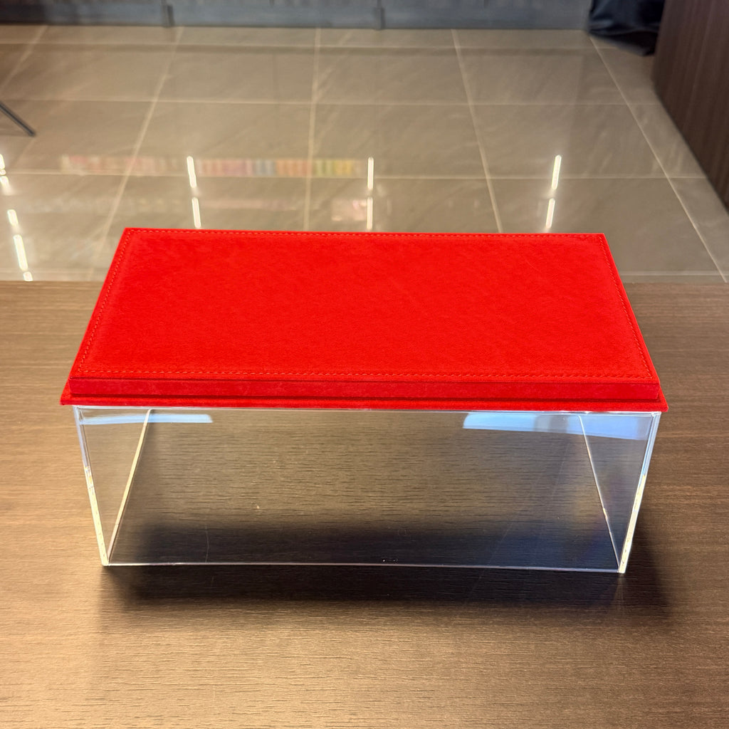 BBR 1:18 display case with red Alcantara base – front view