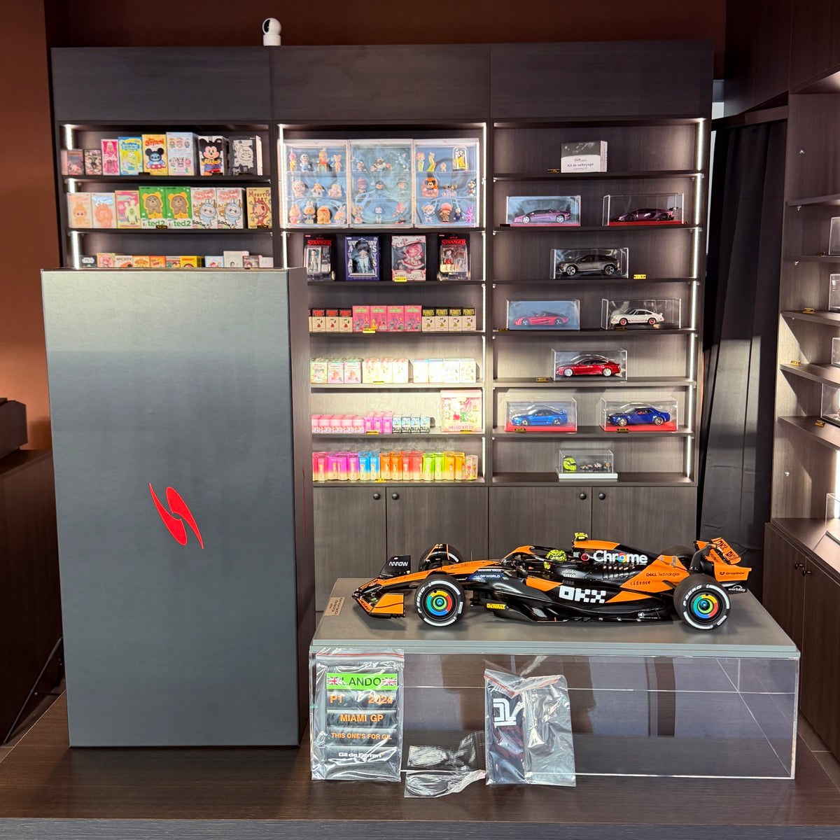 McLaren MCL38 #4 Lando Norris 1:12 by Spark – included display case