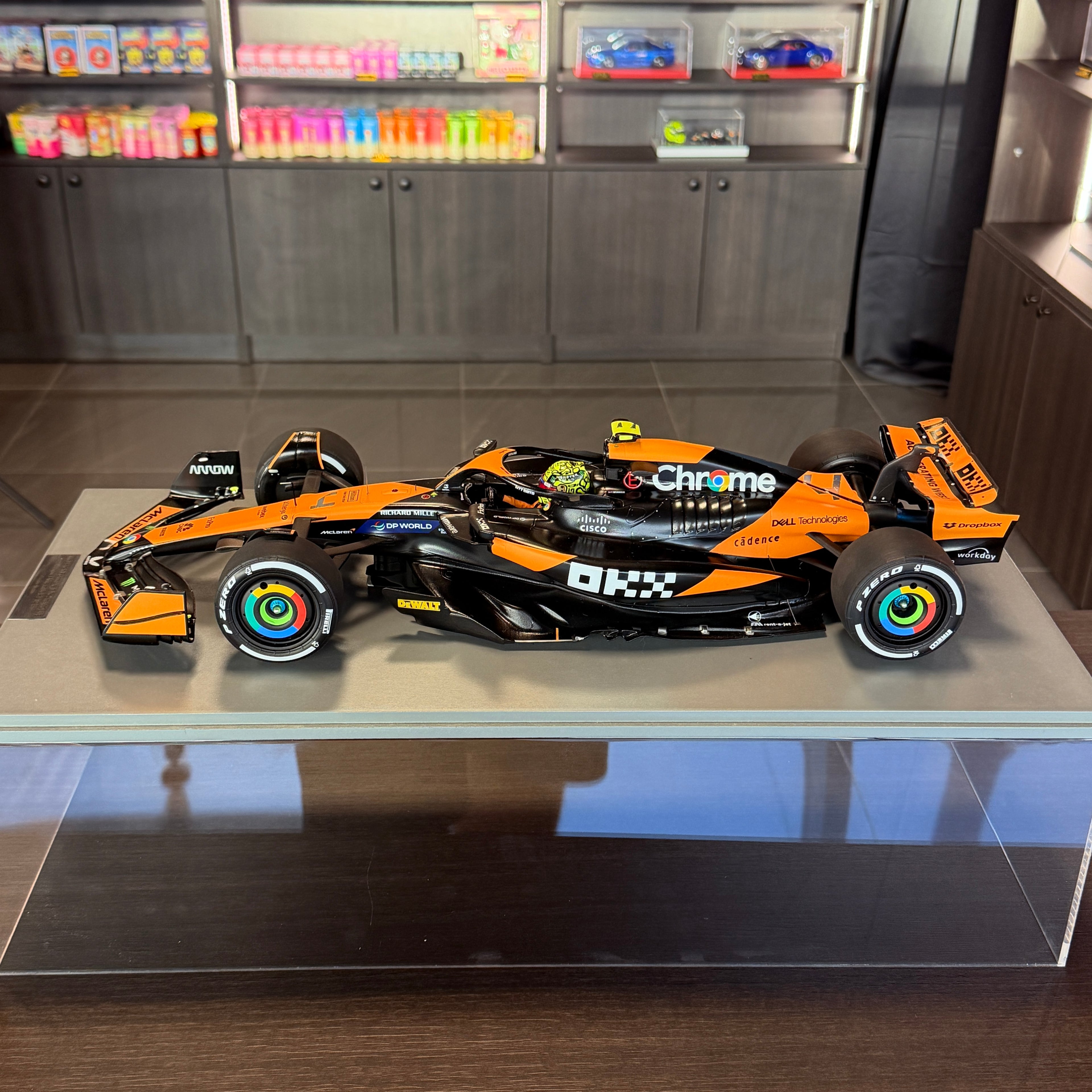 McLaren MCL38 #4 Lando Norris 1:12 by Spark – alternate display view