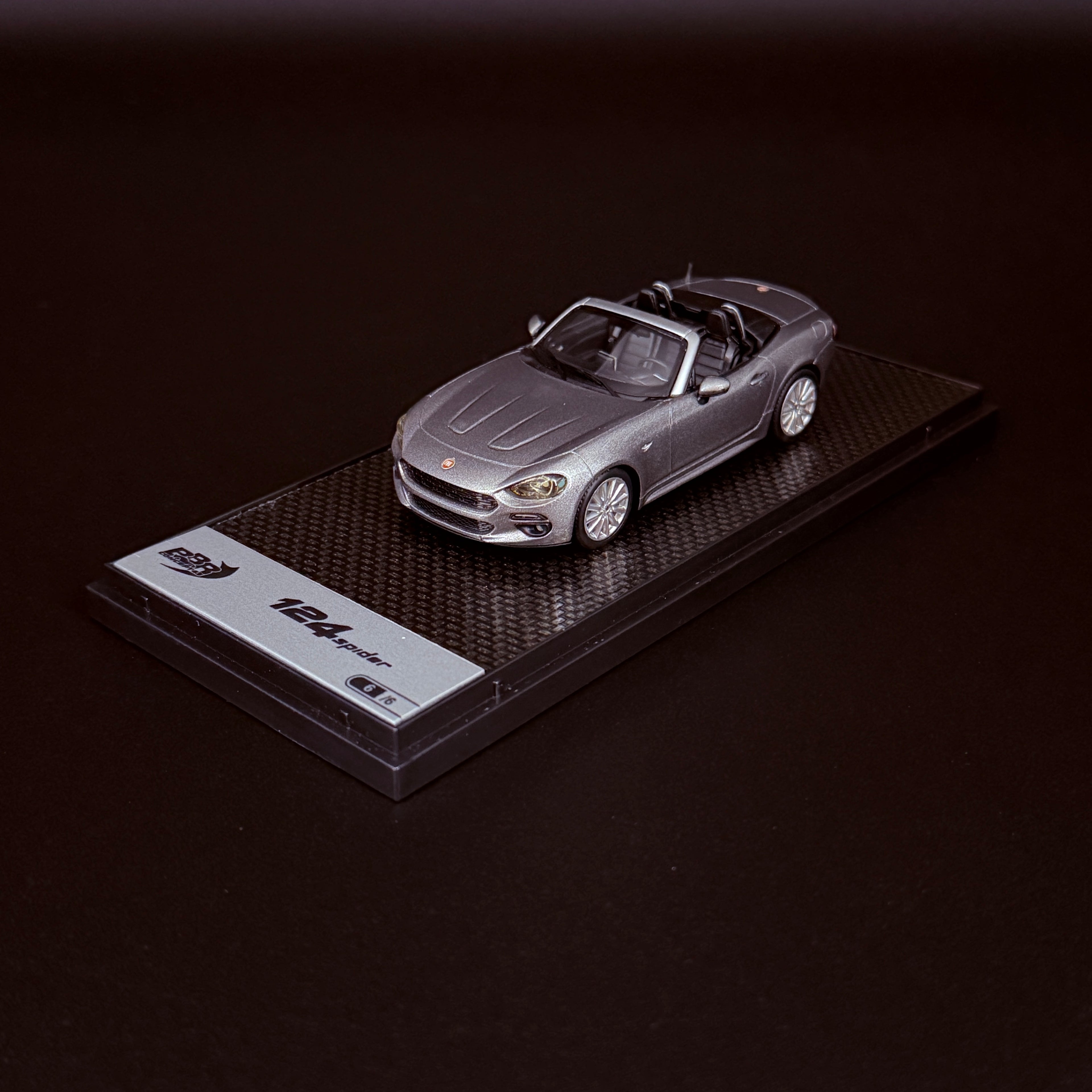Fiat 124 Spider – Grigio Argento Limited Edition (6 St.) Maßstab 1:43 von BBR Models
