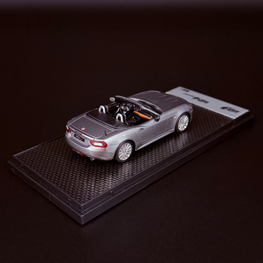 Fiat 124 Spider – Grigio Argento Limited Edition (6 St.) Maßstab 1:43 von BBR Models
