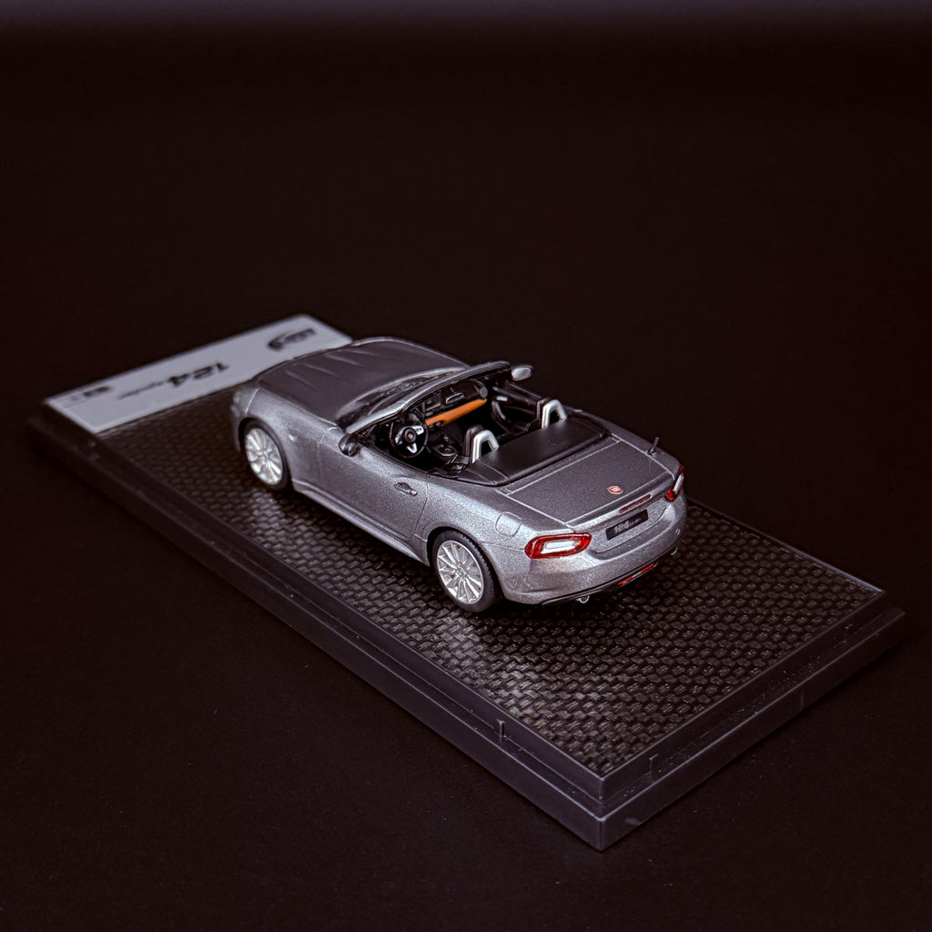 Fiat 124 Spider – Grigio Argento Limited Edition (6 St.) Maßstab 1:43 von BBR Models