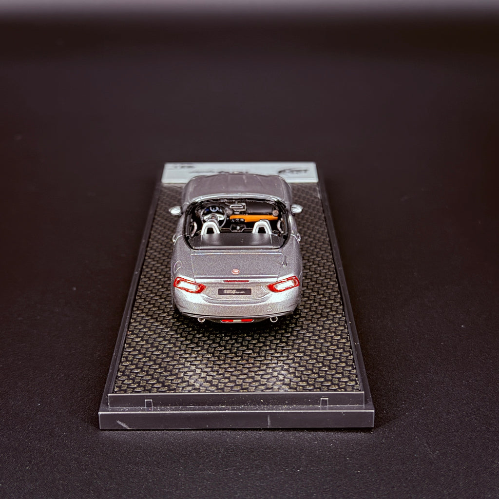 Fiat 124 Spider – Grigio Argento Limited Edition (6 St.) Maßstab 1:43 von BBR Models