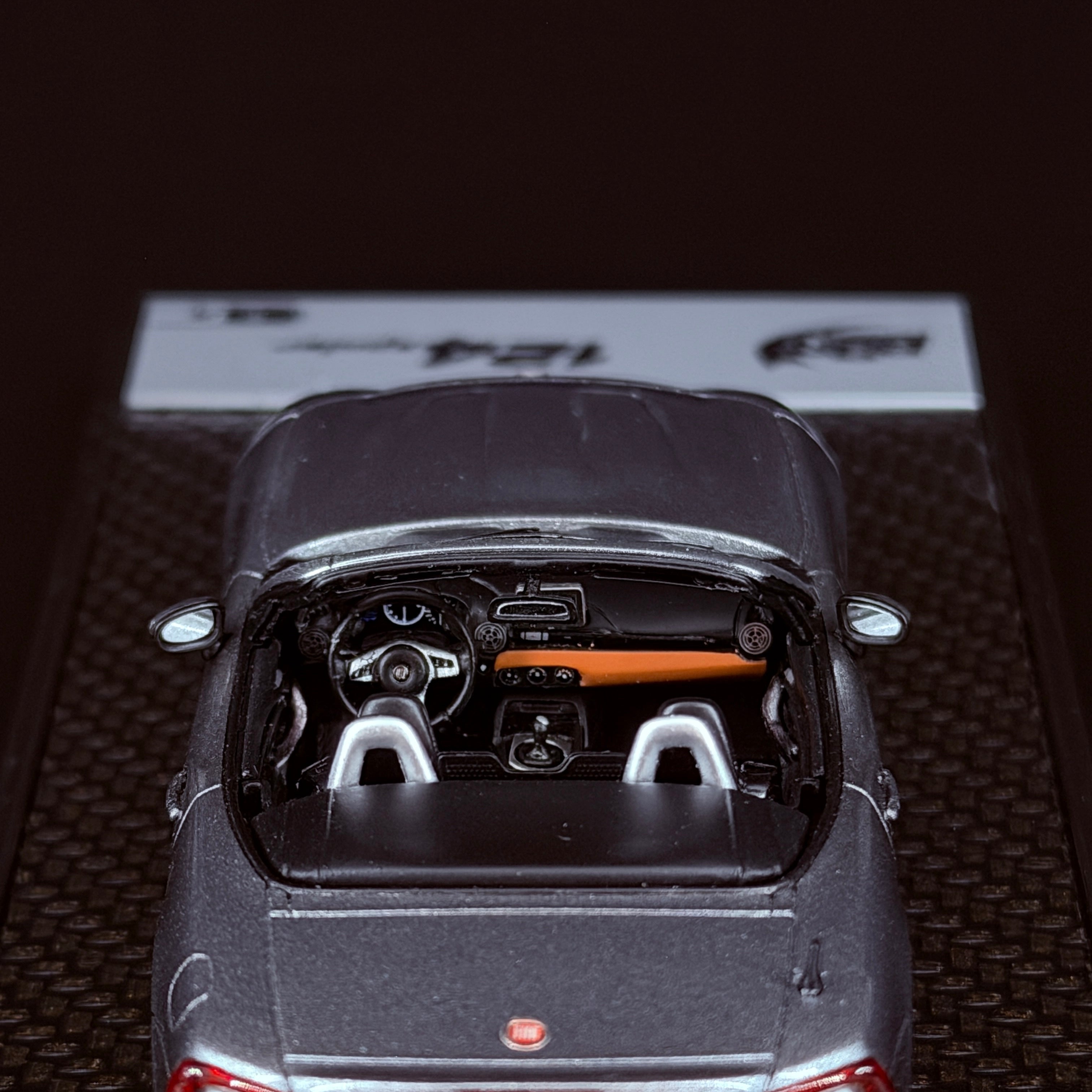 Fiat 124 Spider – Grigio Argento Limited Edition (6 St.) Maßstab 1:43 von BBR Models