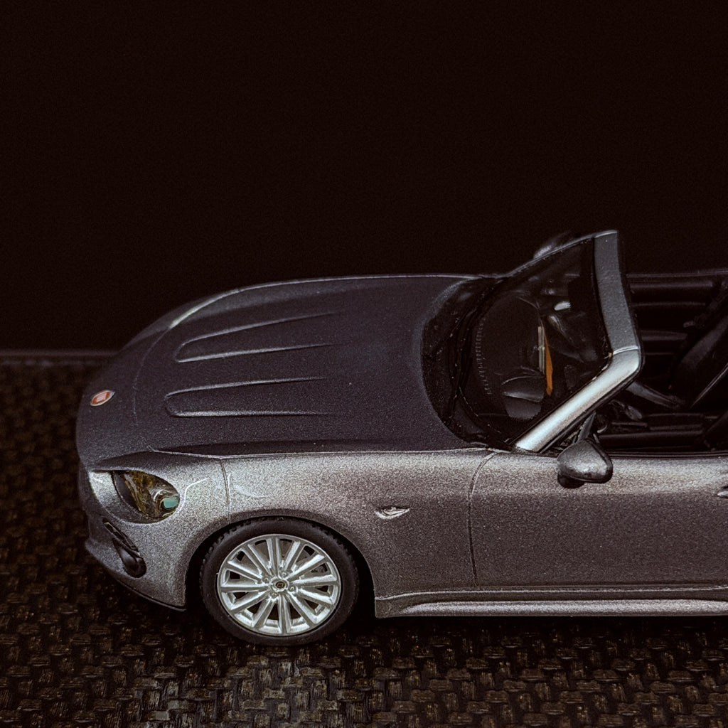 Fiat 124 Spider – Grigio Argento Limited Edition (6 St.) Maßstab 1:43 von BBR Models