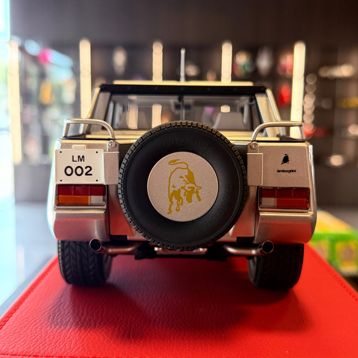 Lamborghini LM002 1:18 by AUTOart – front view