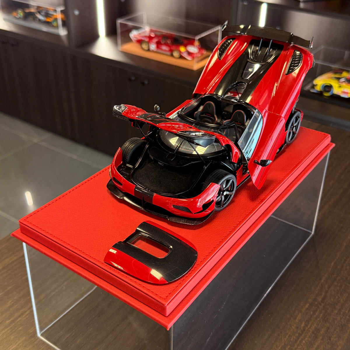 Koenigsegg Agera RS 1:18 by AUTOart – opening panels and removable roof