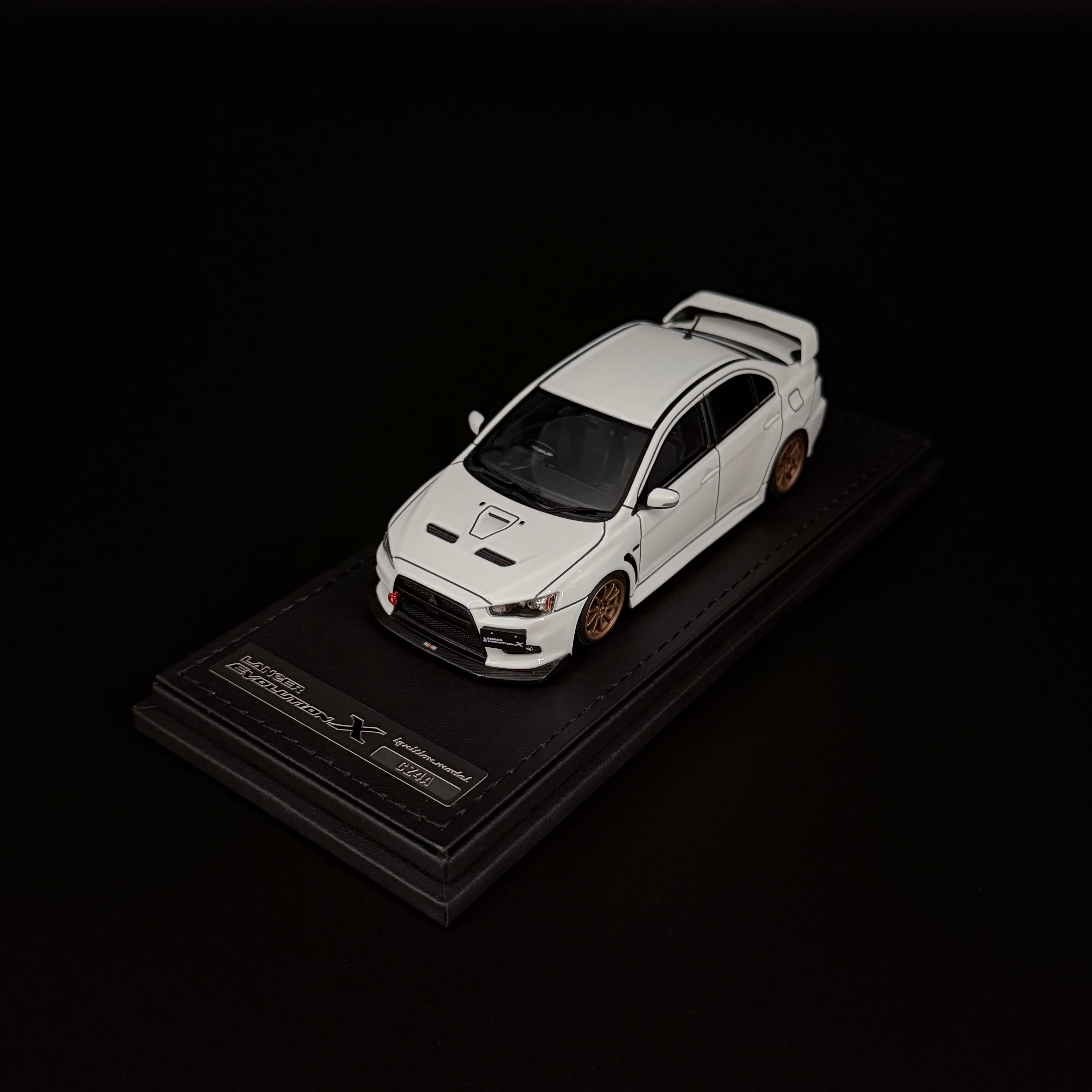 Mitsubishi Lancer Evolution X (CZ4A) Weiß mit Motor – Web Limited Edition 1:43