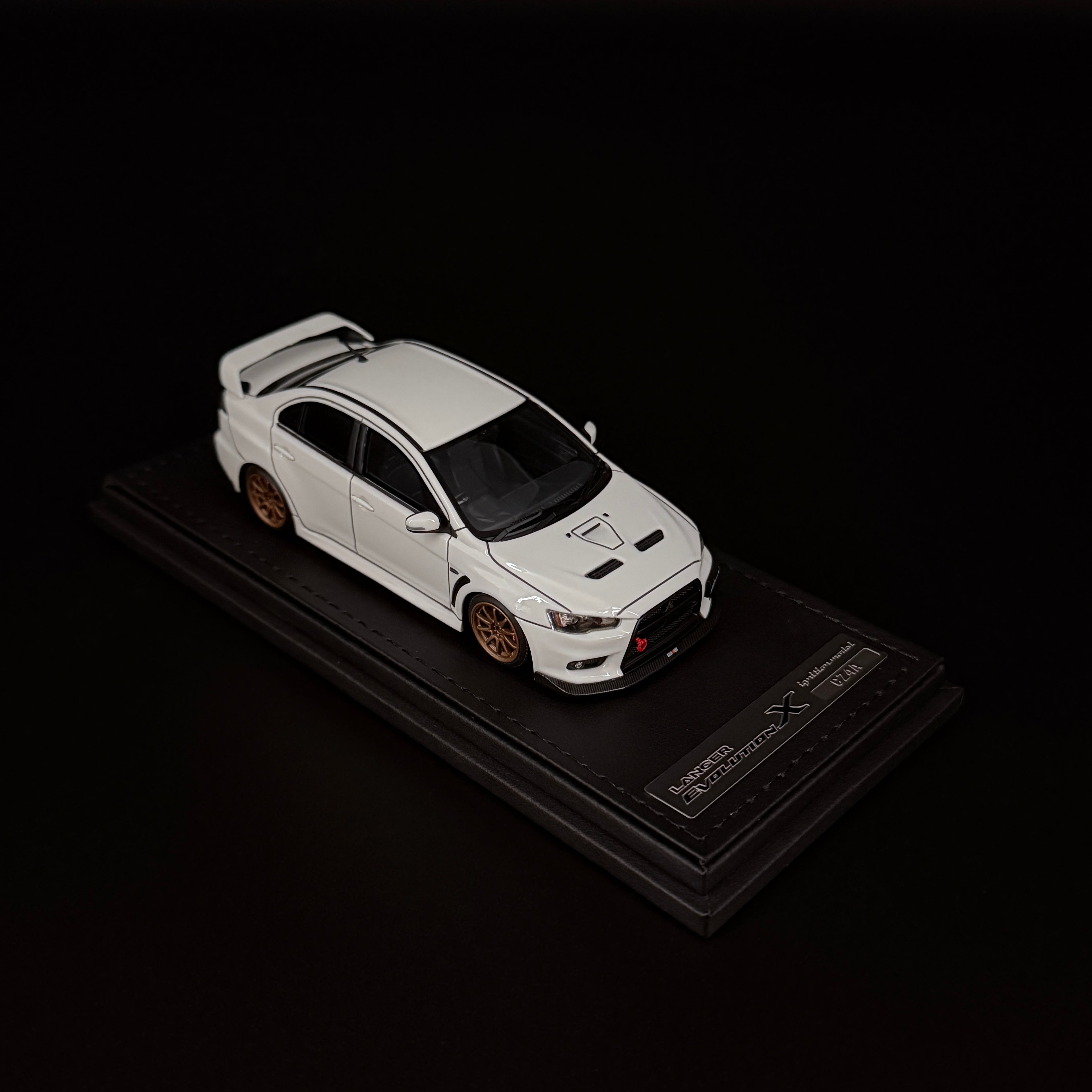 Mitsubishi Lancer Evolution X (CZ4A) Weiß mit Motor – Web Limited Edition 1:43